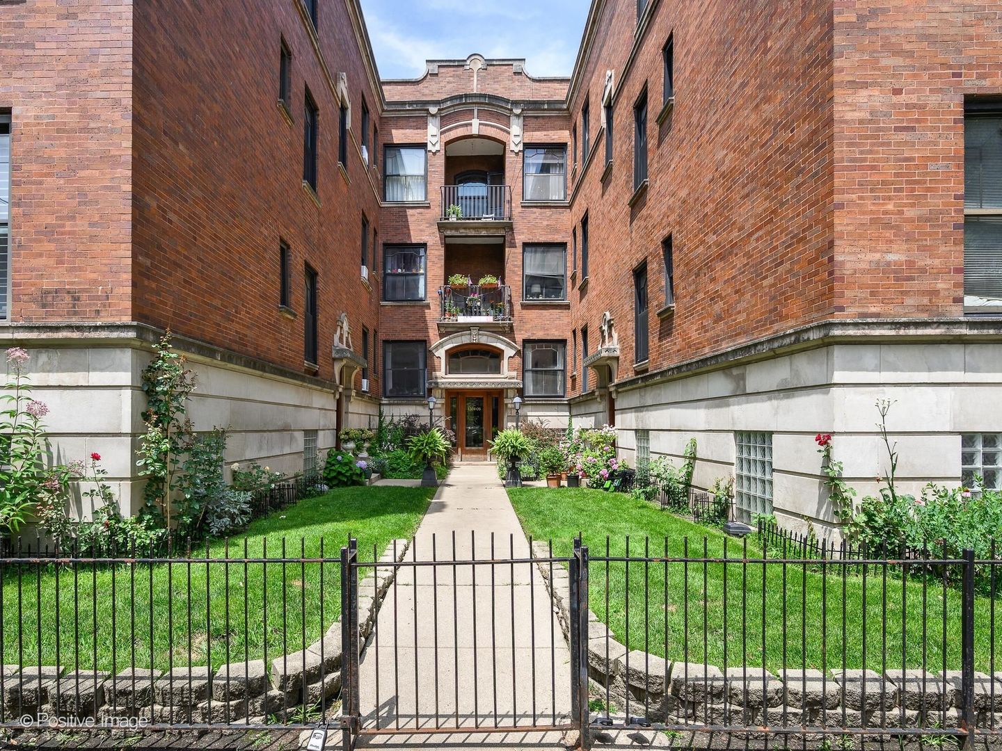 1202 W Waveland Avenue Unit: 2