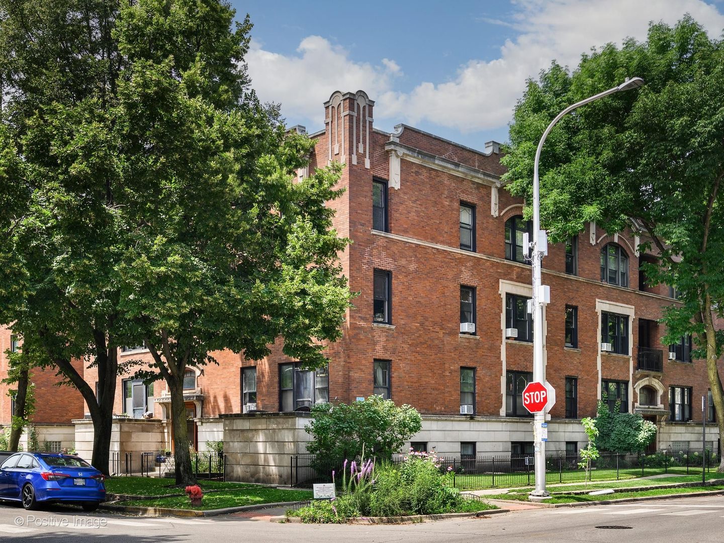 1202 W Waveland Avenue Unit: 2