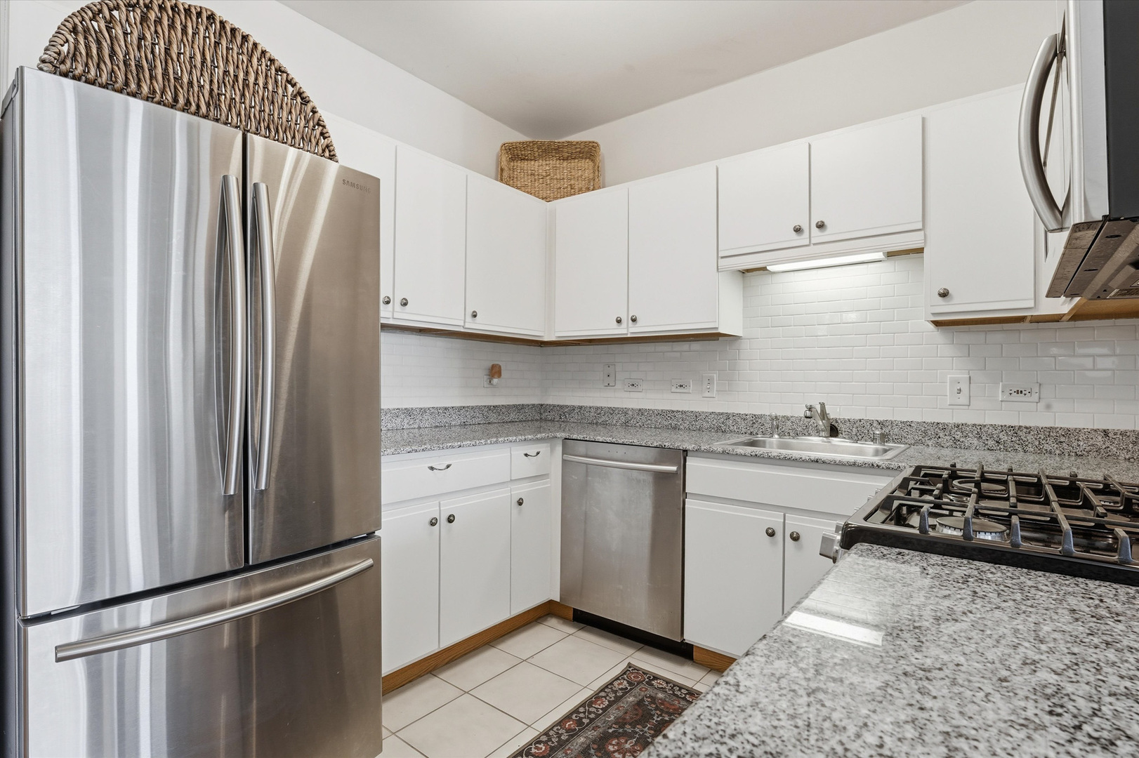 645 N Kingsbury Street Unit: 1207
