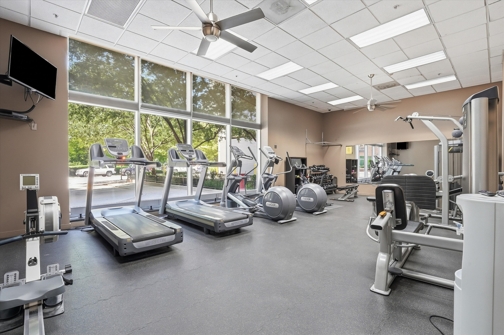 645 N Kingsbury Street Unit: 1207