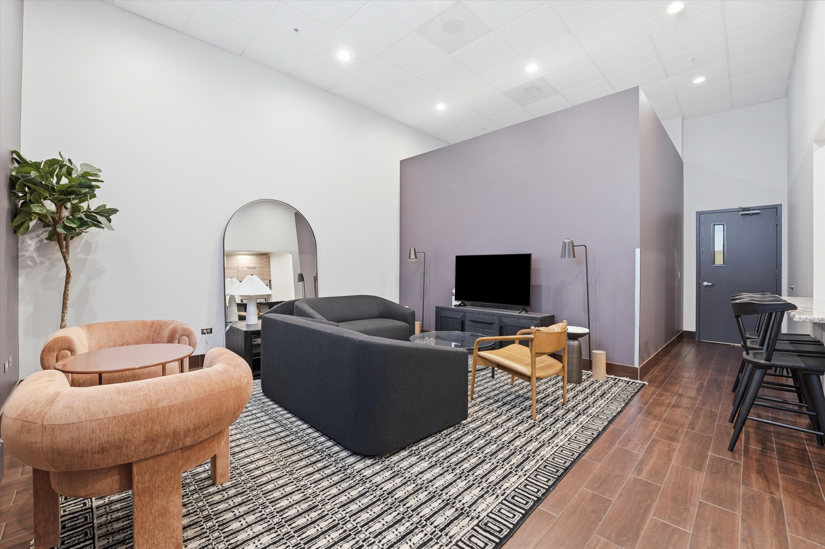 645 N Kingsbury Street Unit: 1207