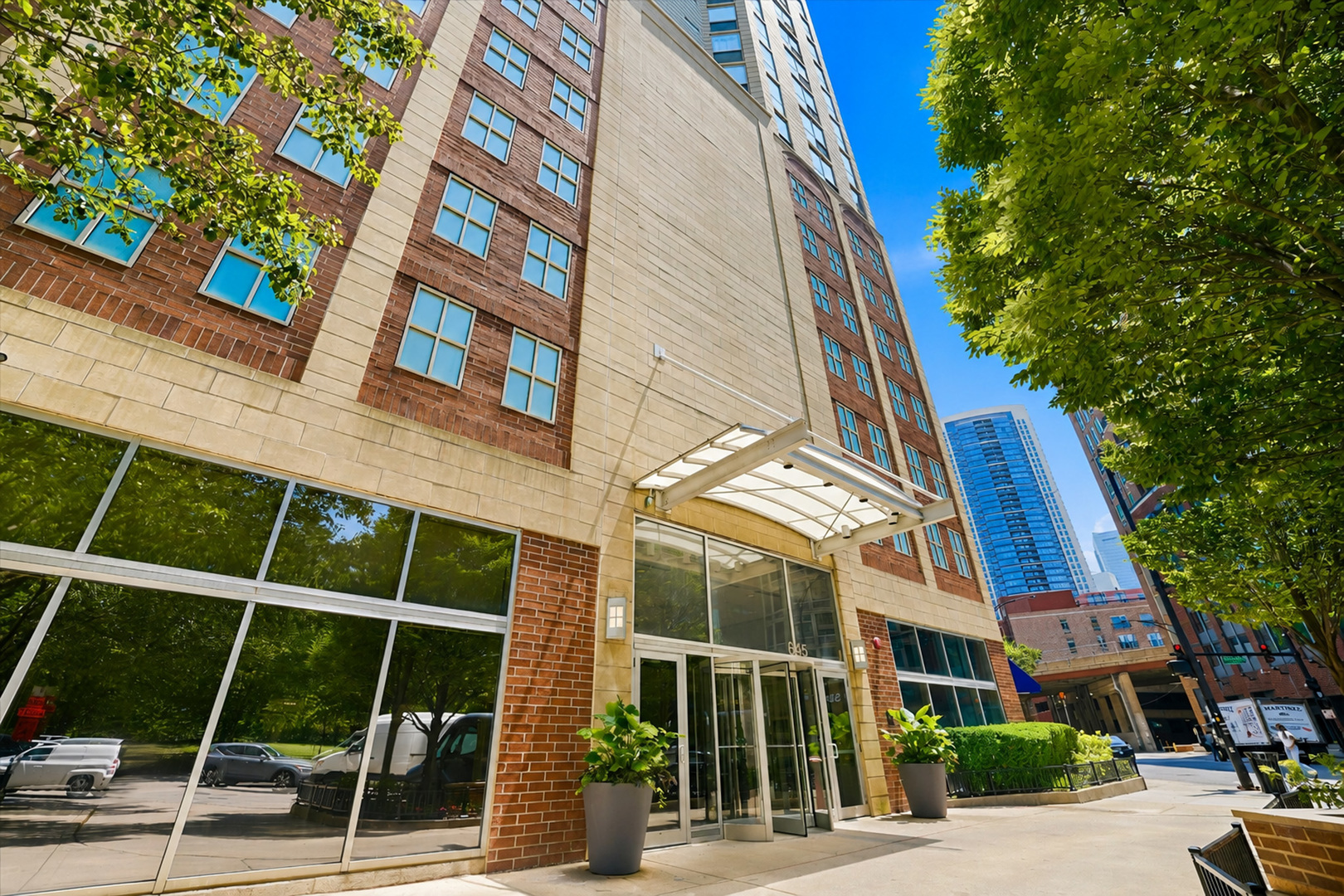 645 N Kingsbury Street Unit: 1207