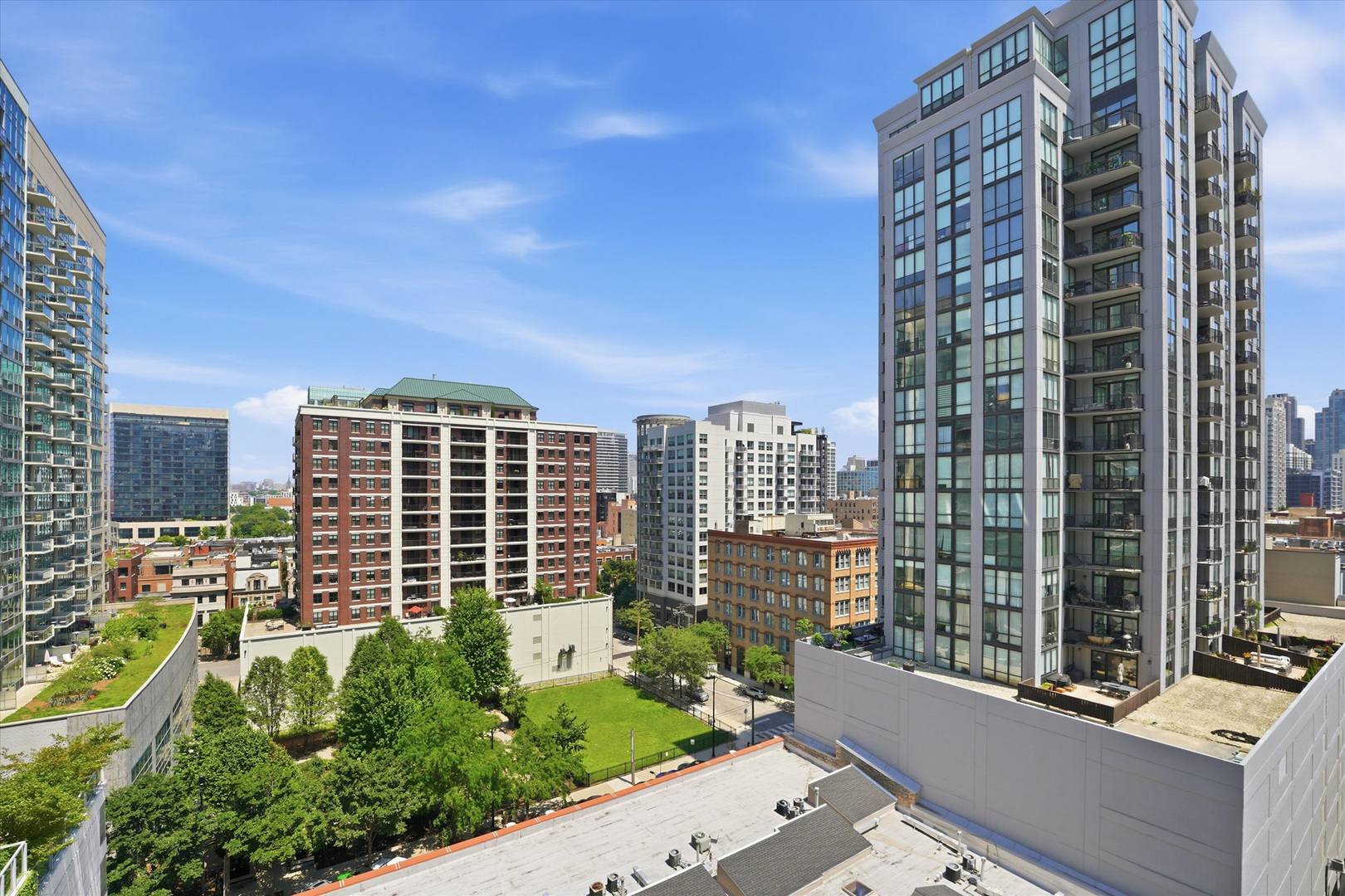 645 N Kingsbury Street Unit: 1207
