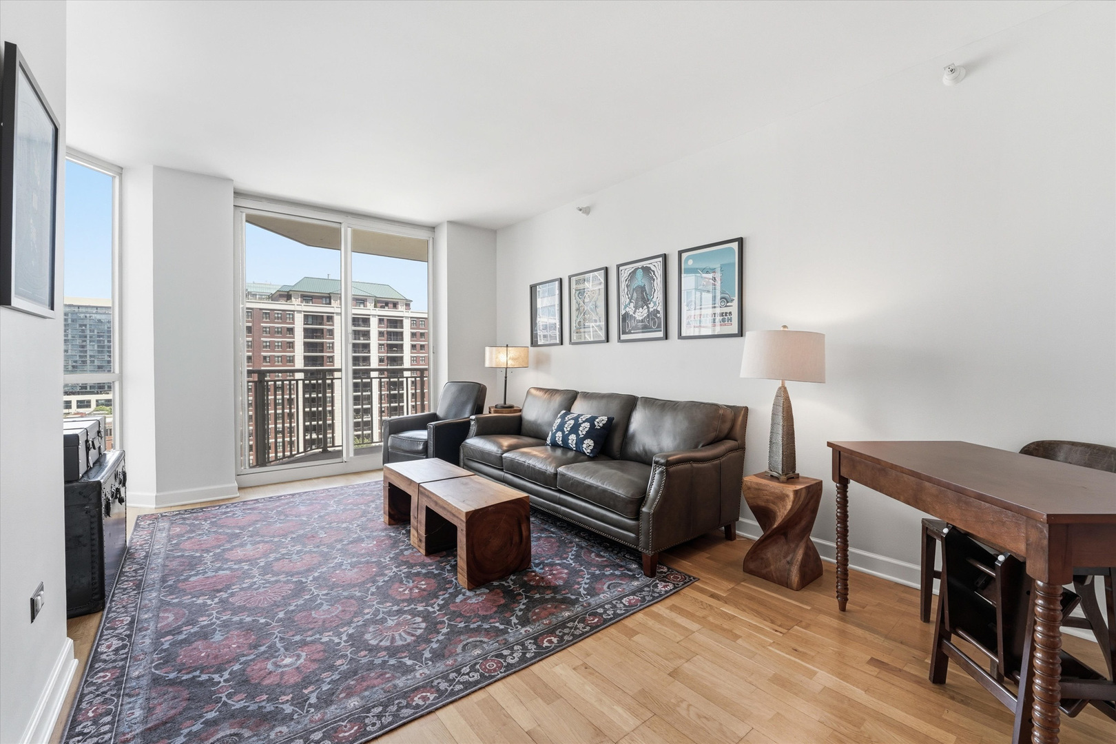 645 N Kingsbury Street Unit: 1207