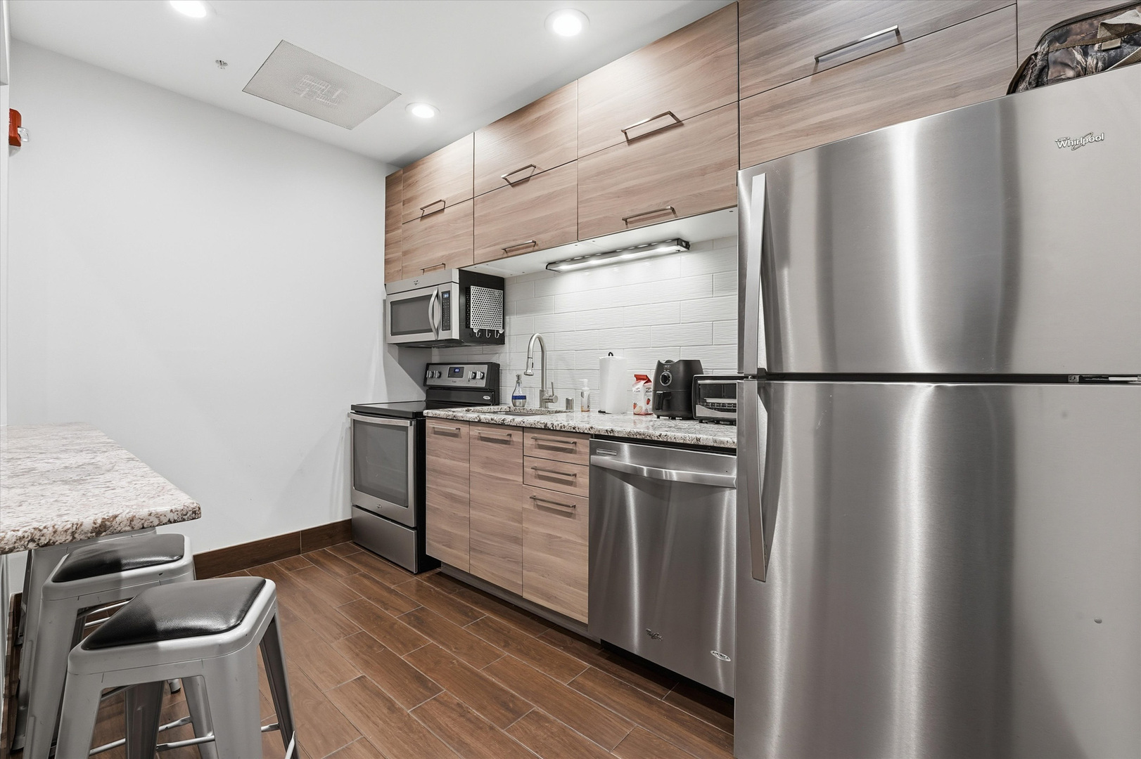 645 N Kingsbury Street Unit: 1207