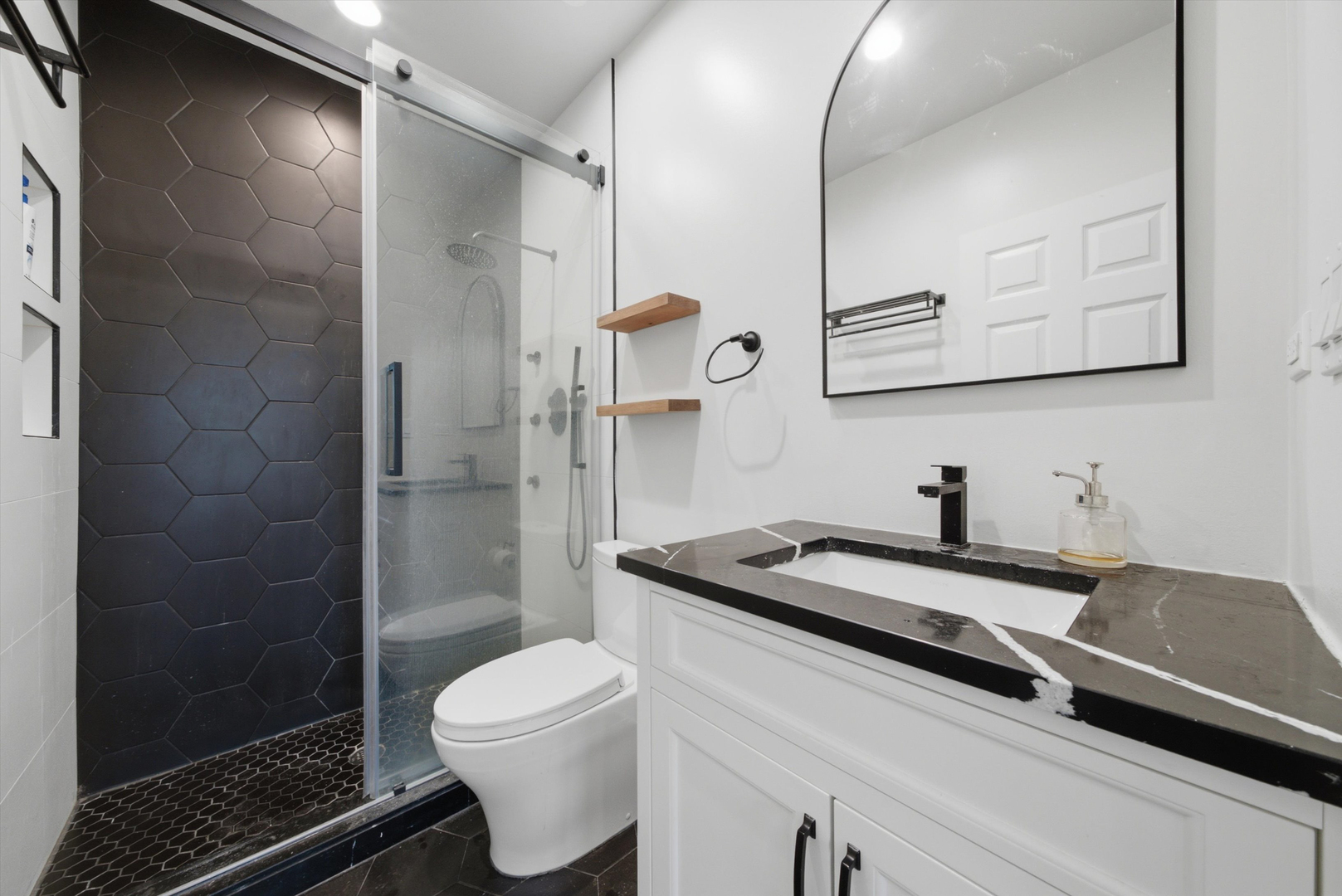 3801 N Kedzie Avenue Unit: 3S