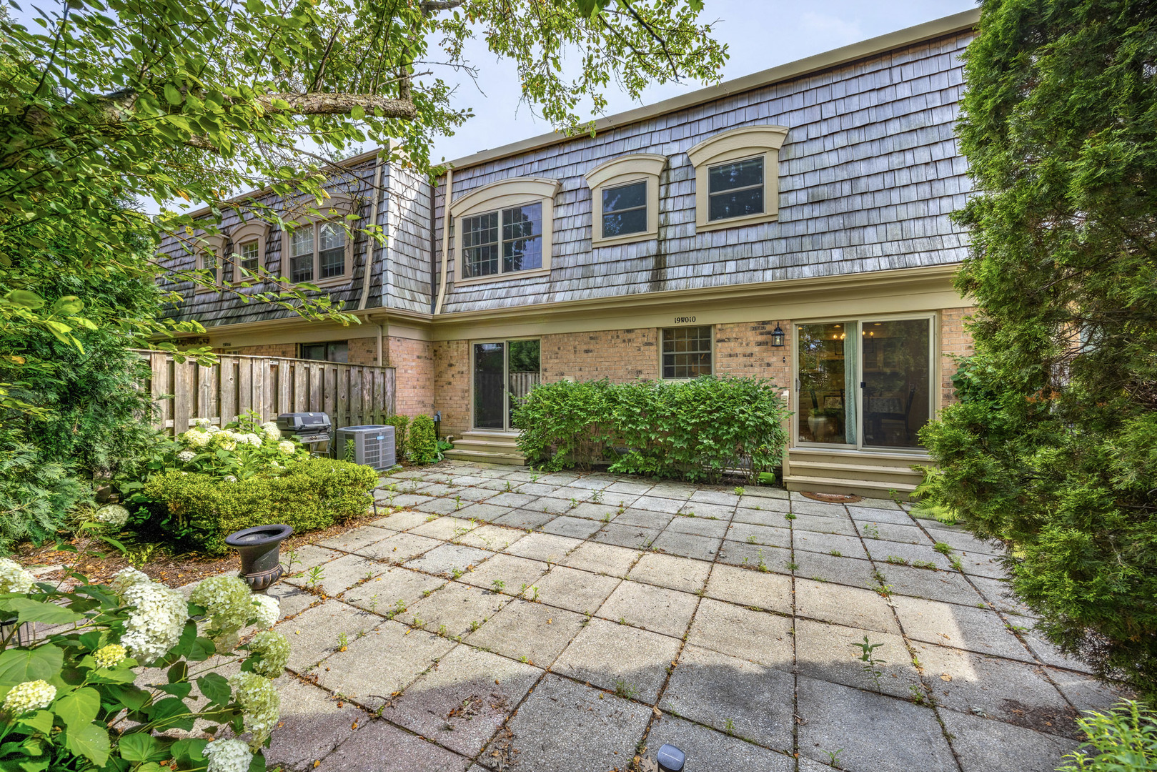 19W010 Avenue Normandy East Avenue