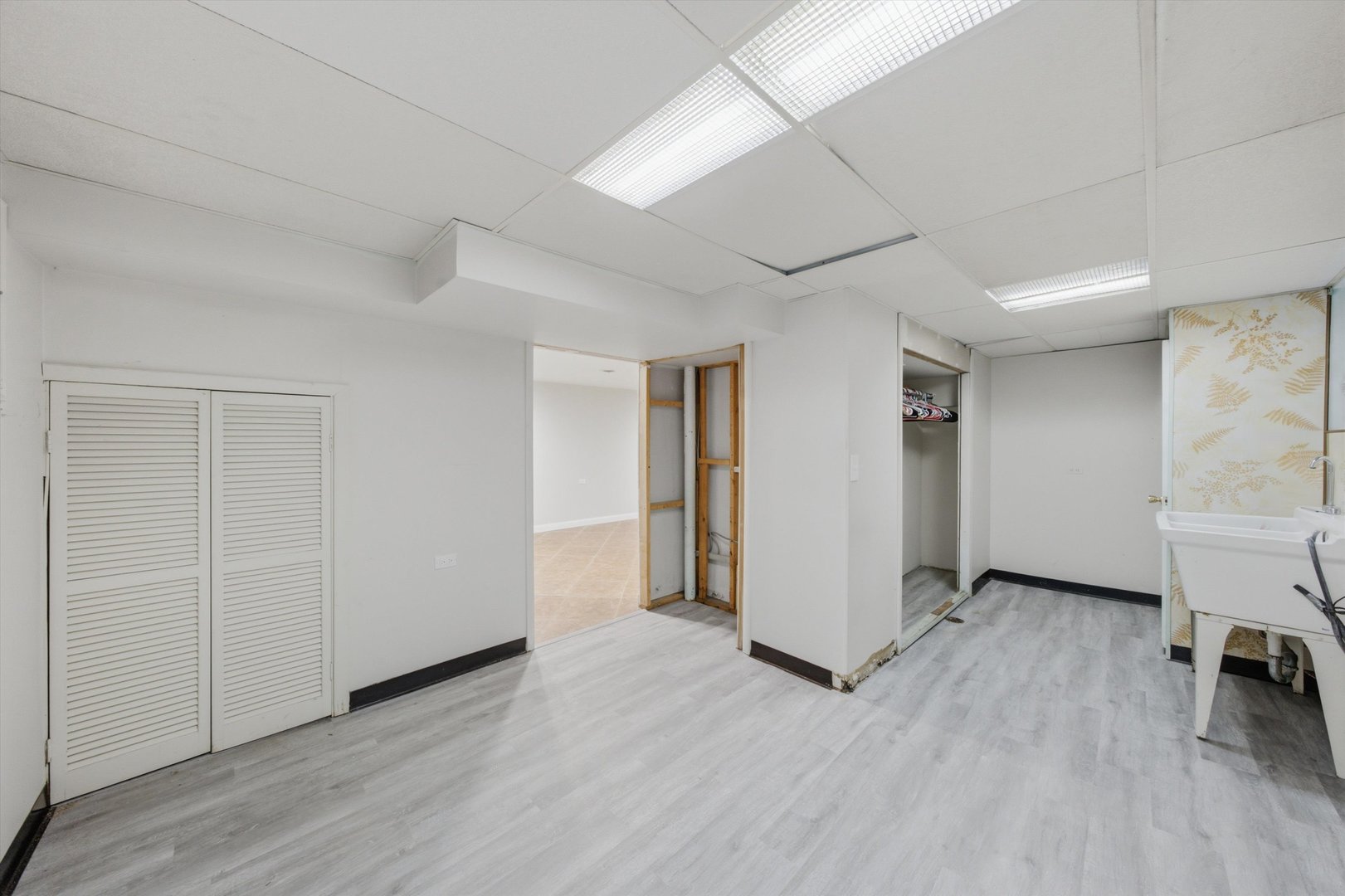 6055 W 64th Street
