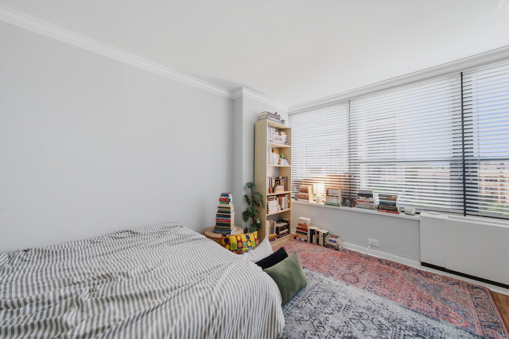 1560 N Sandburg Terrace Unit: 509J