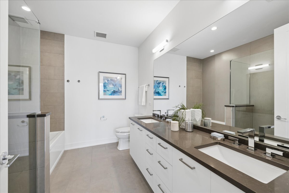 434 W Melrose Street Unit: 501