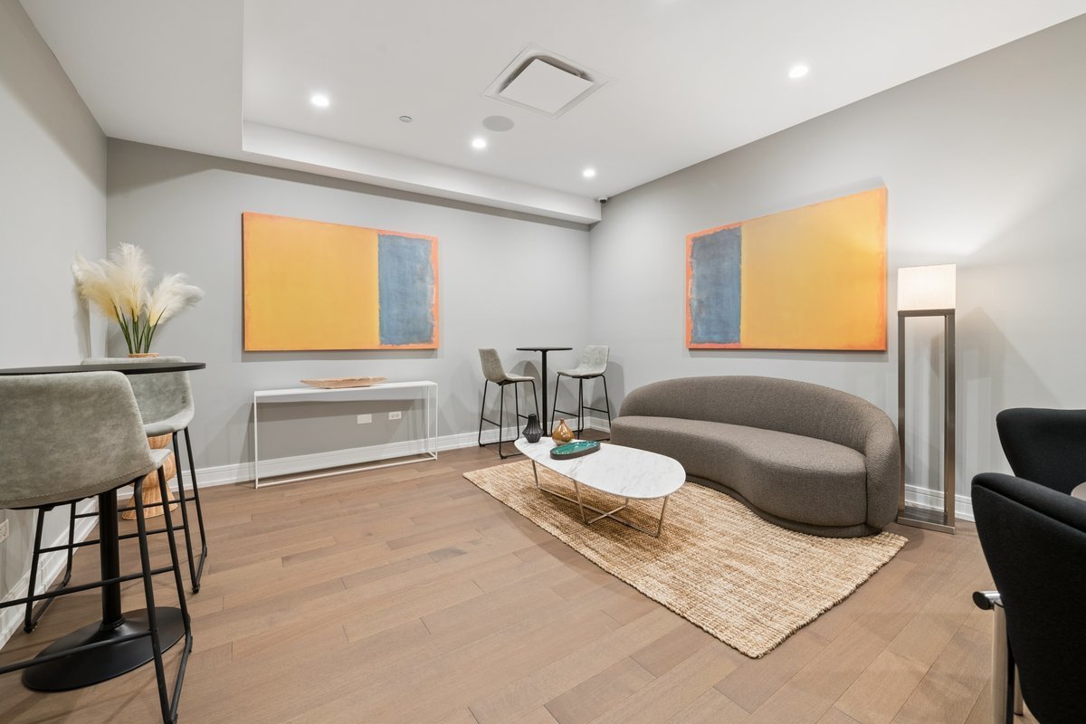 434 W Melrose Street Unit: 501