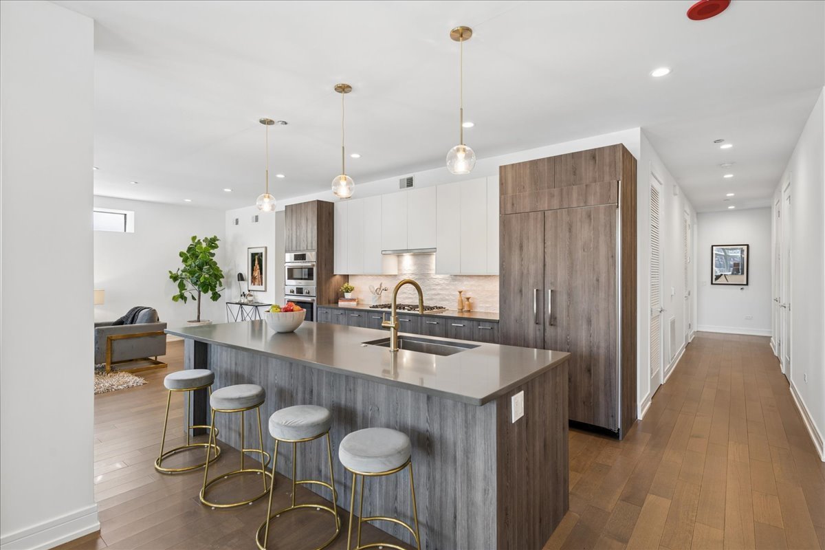 434 W Melrose Street Unit: 501