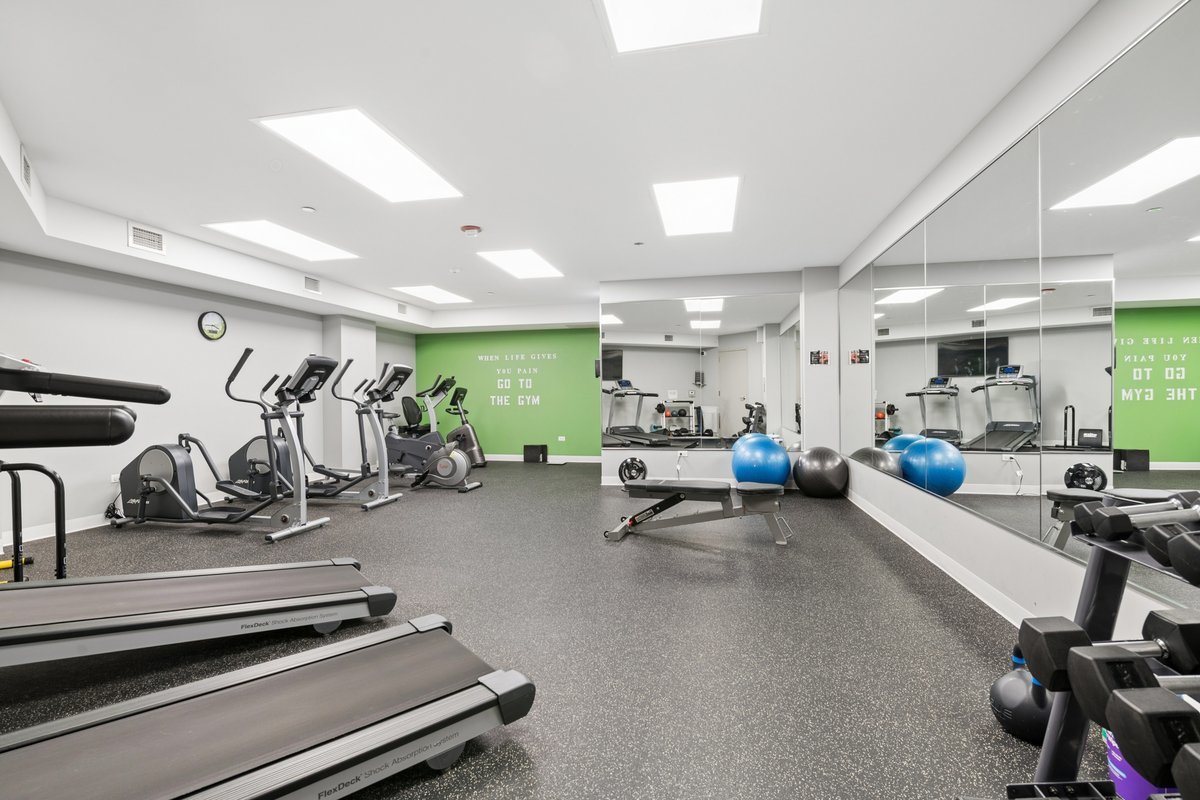 434 W Melrose Street Unit: 501