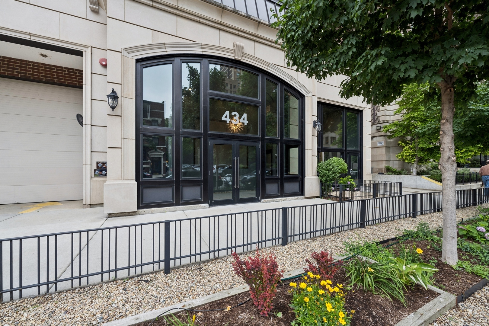 434 W Melrose Street Unit: 501