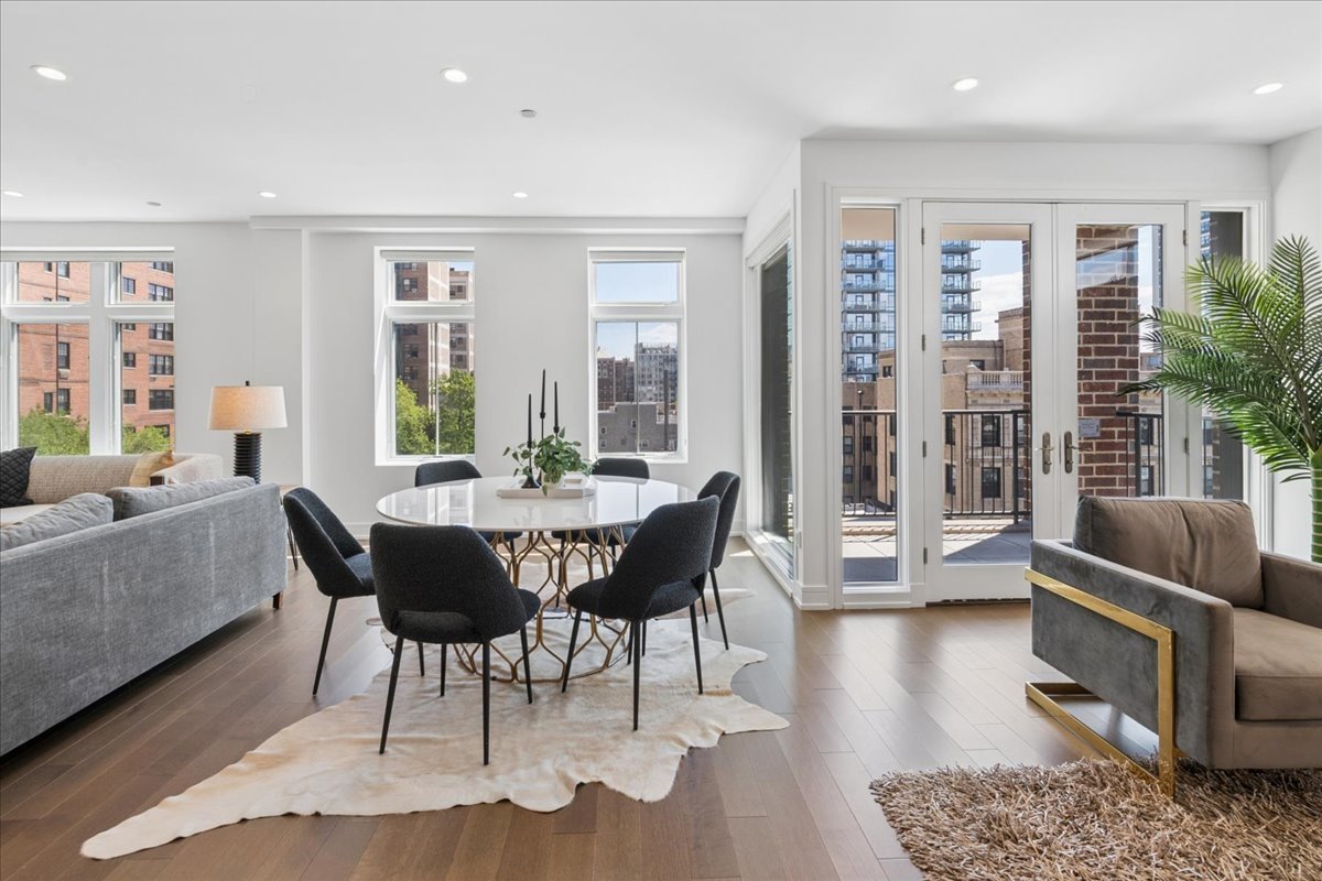 434 W Melrose Street Unit: 501