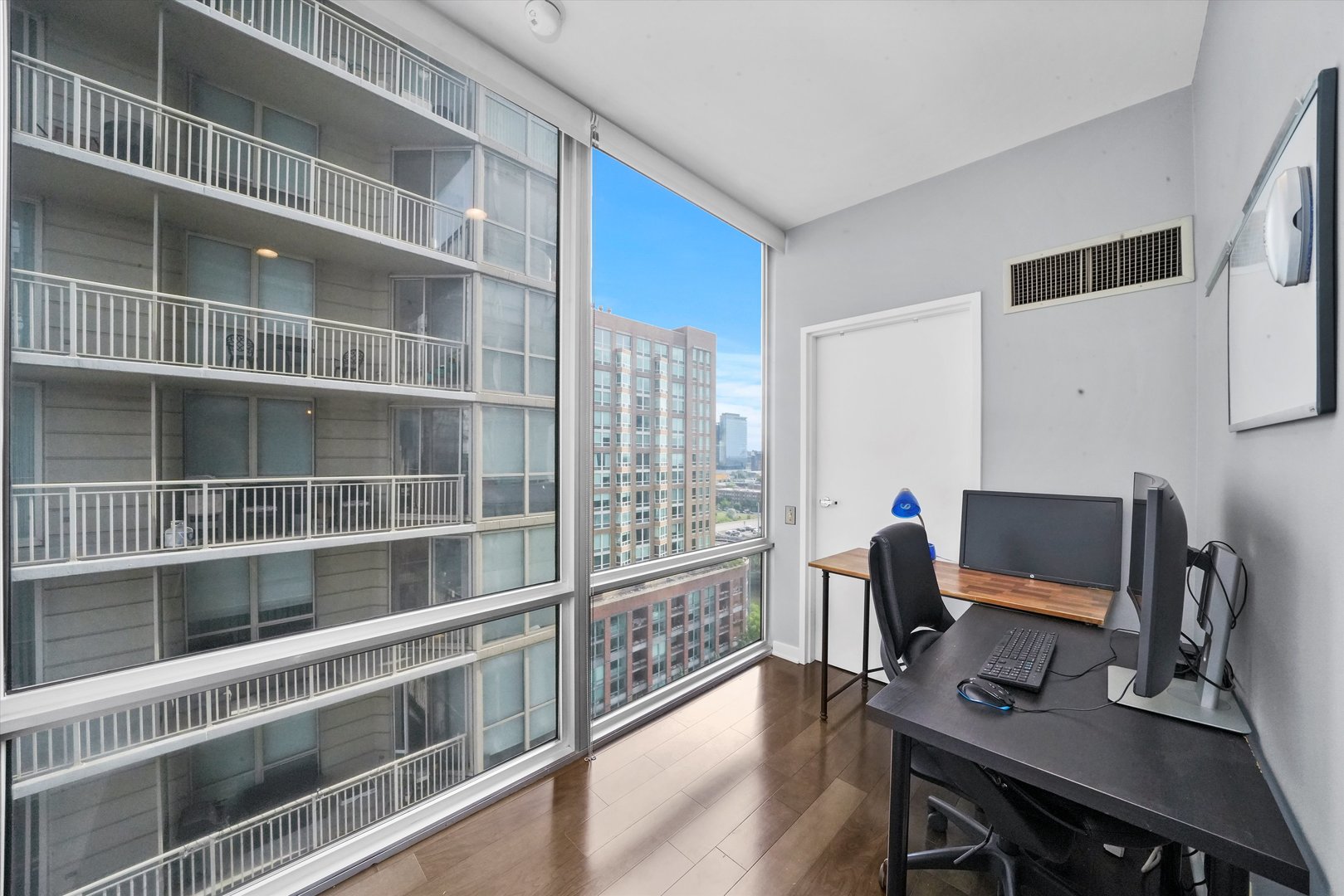 653 N Kingsbury Street Unit: 1207