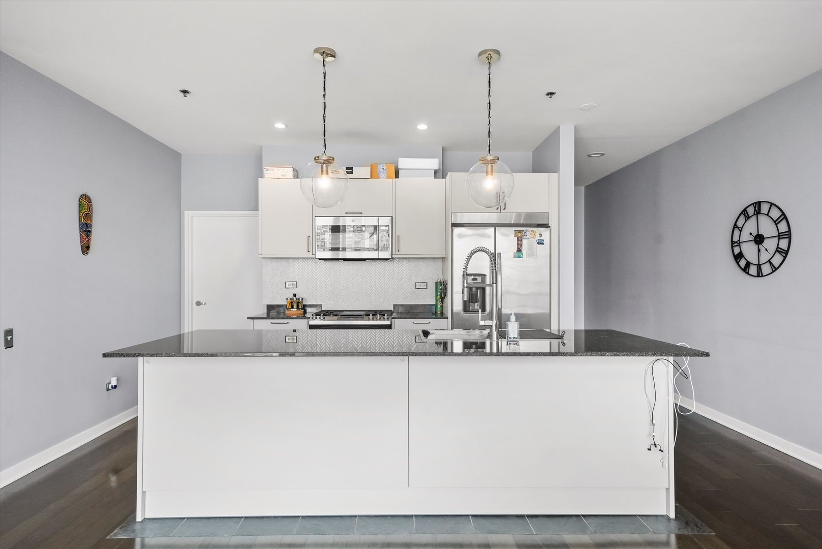 653 N Kingsbury Street Unit: 1207