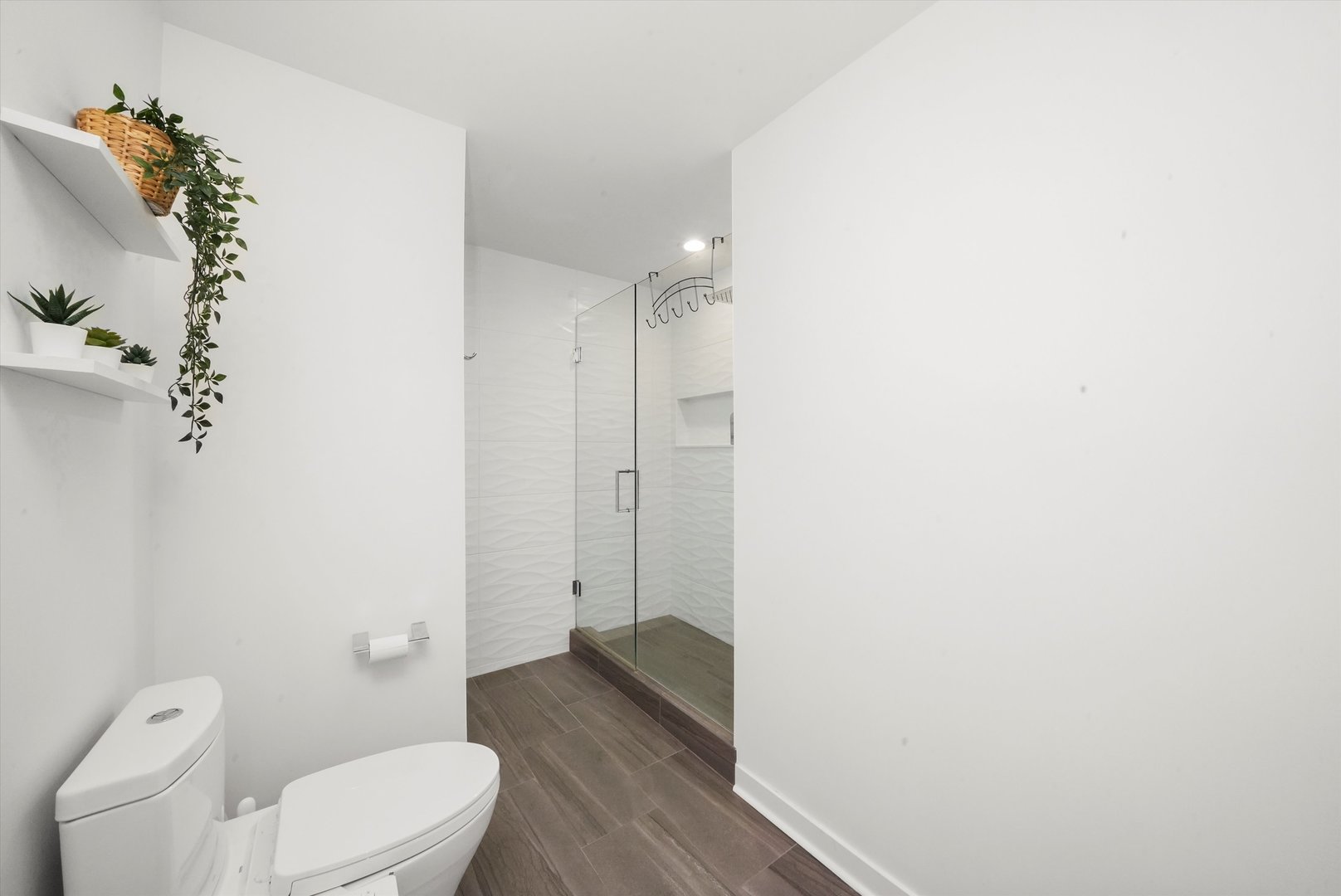 653 N Kingsbury Street Unit: 1207