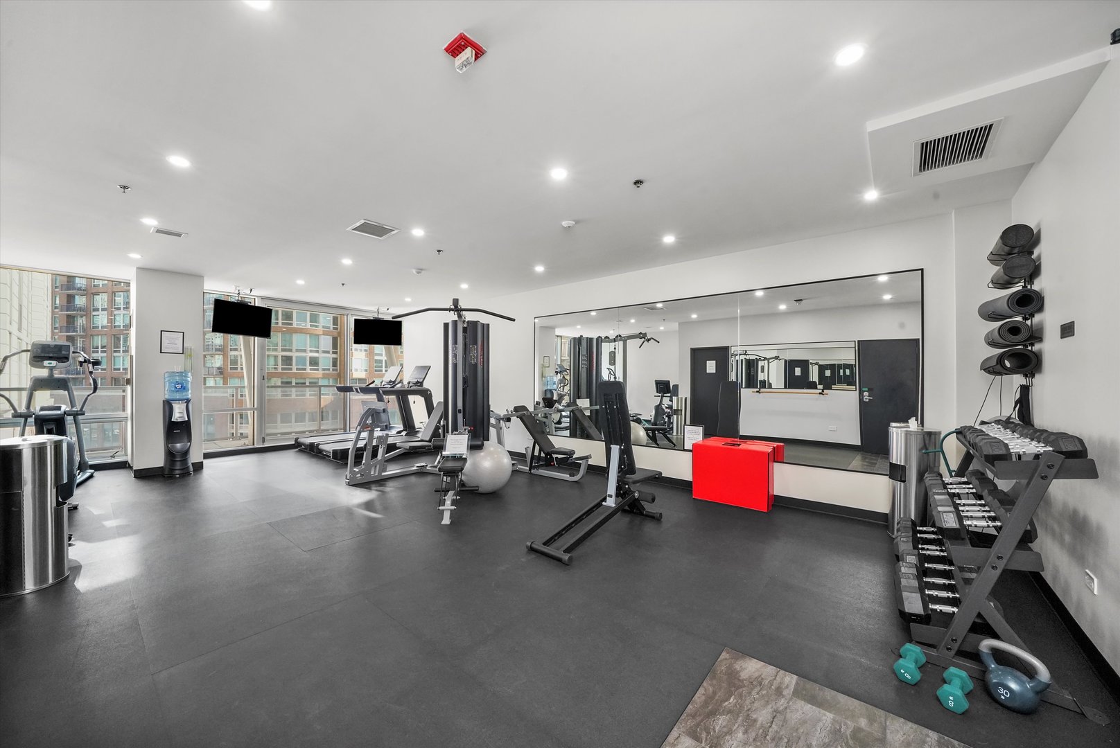 653 N Kingsbury Street Unit: 1207