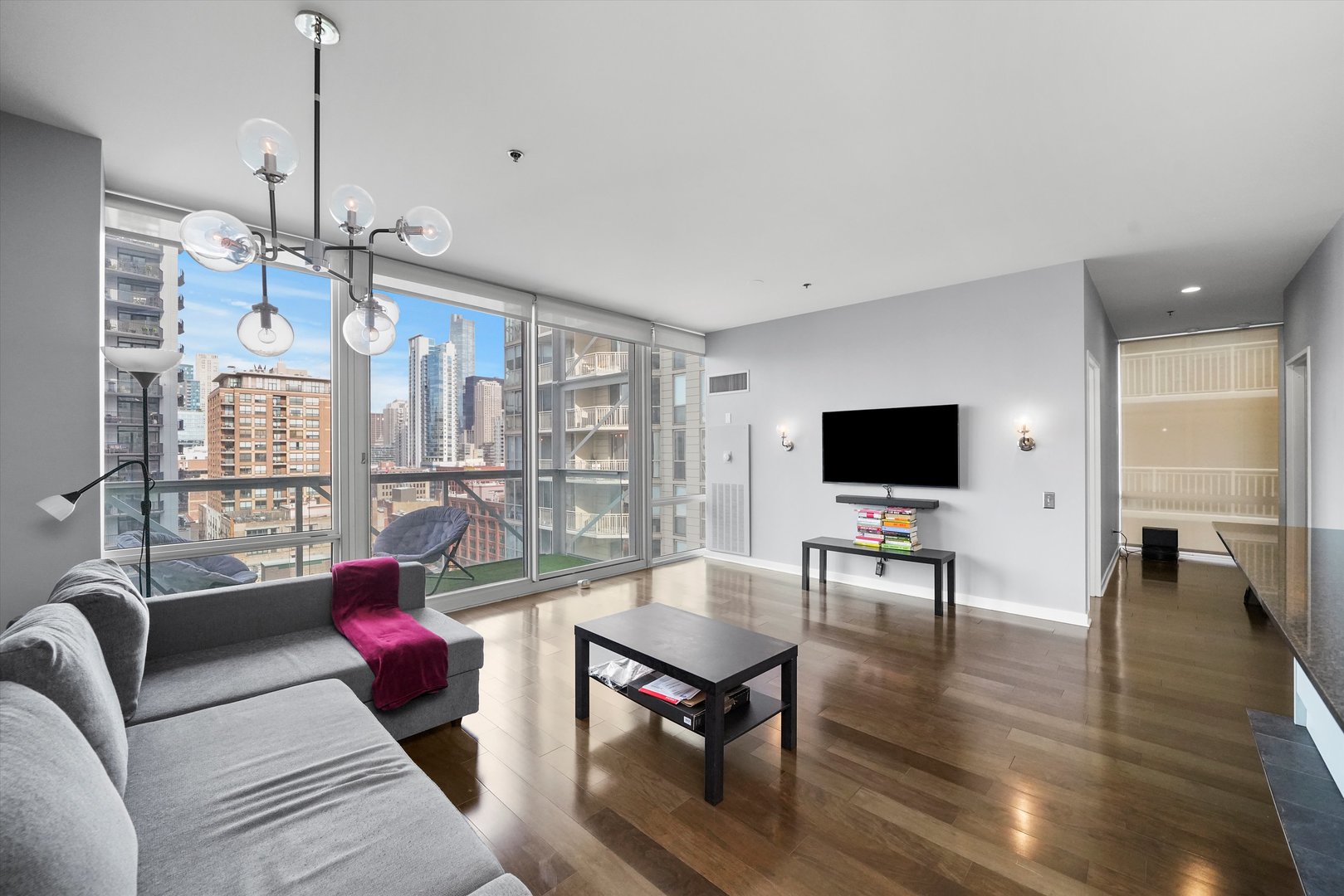 653 N Kingsbury Street Unit: 1207