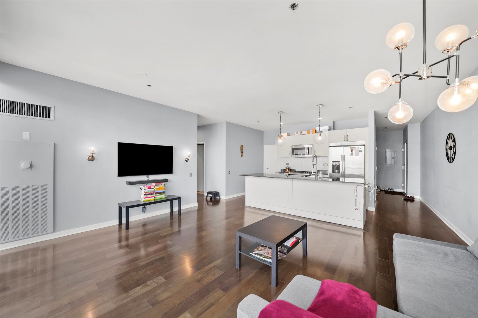 653 N Kingsbury Street Unit: 1207