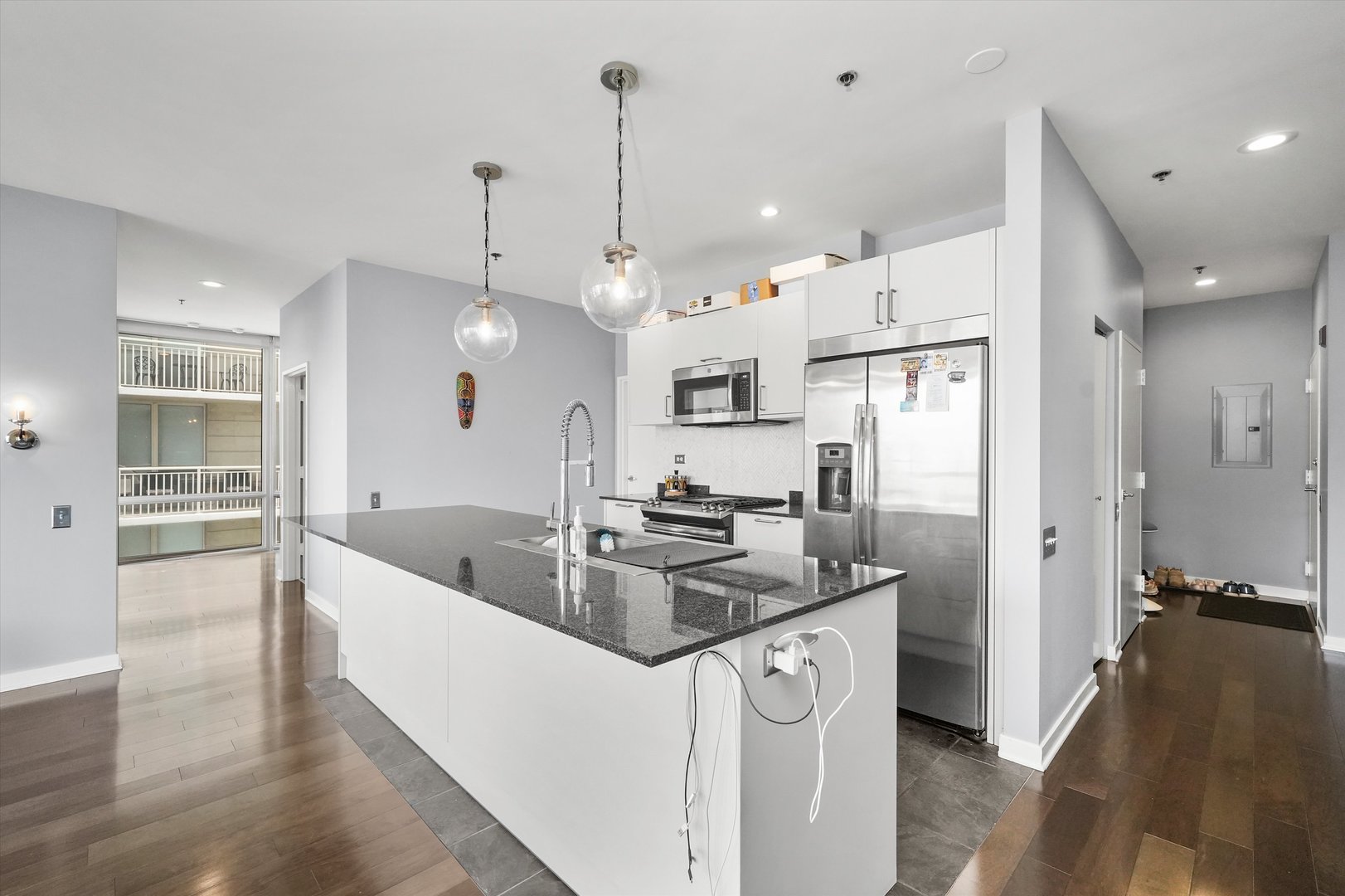 653 N Kingsbury Street Unit: 1207