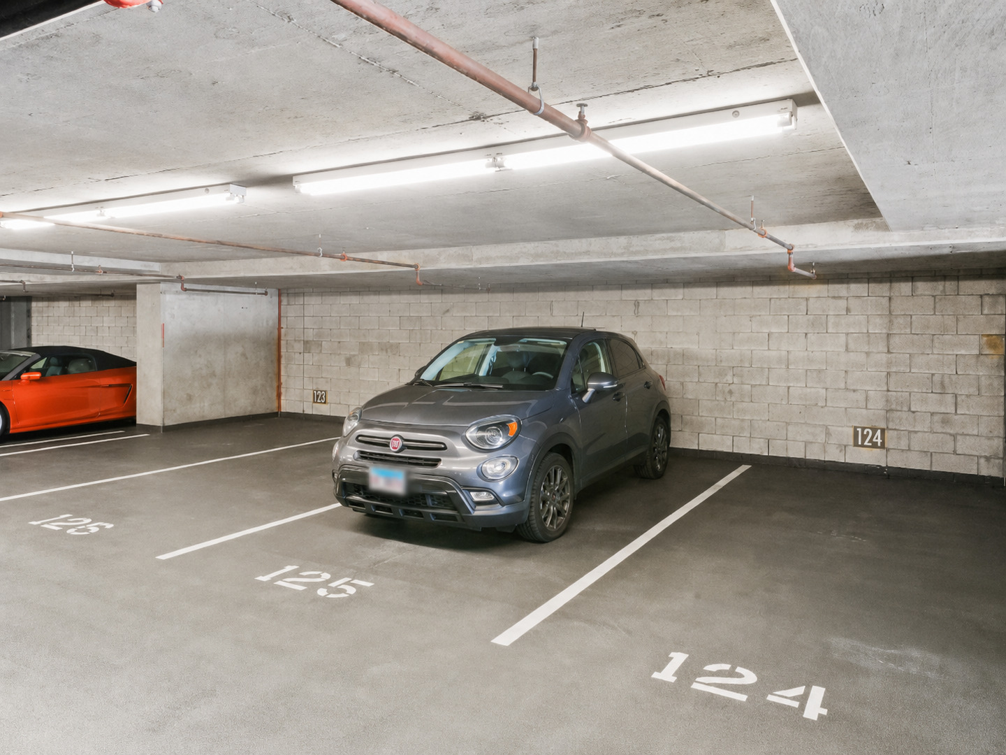 653 N Kingsbury Street Unit: 1207