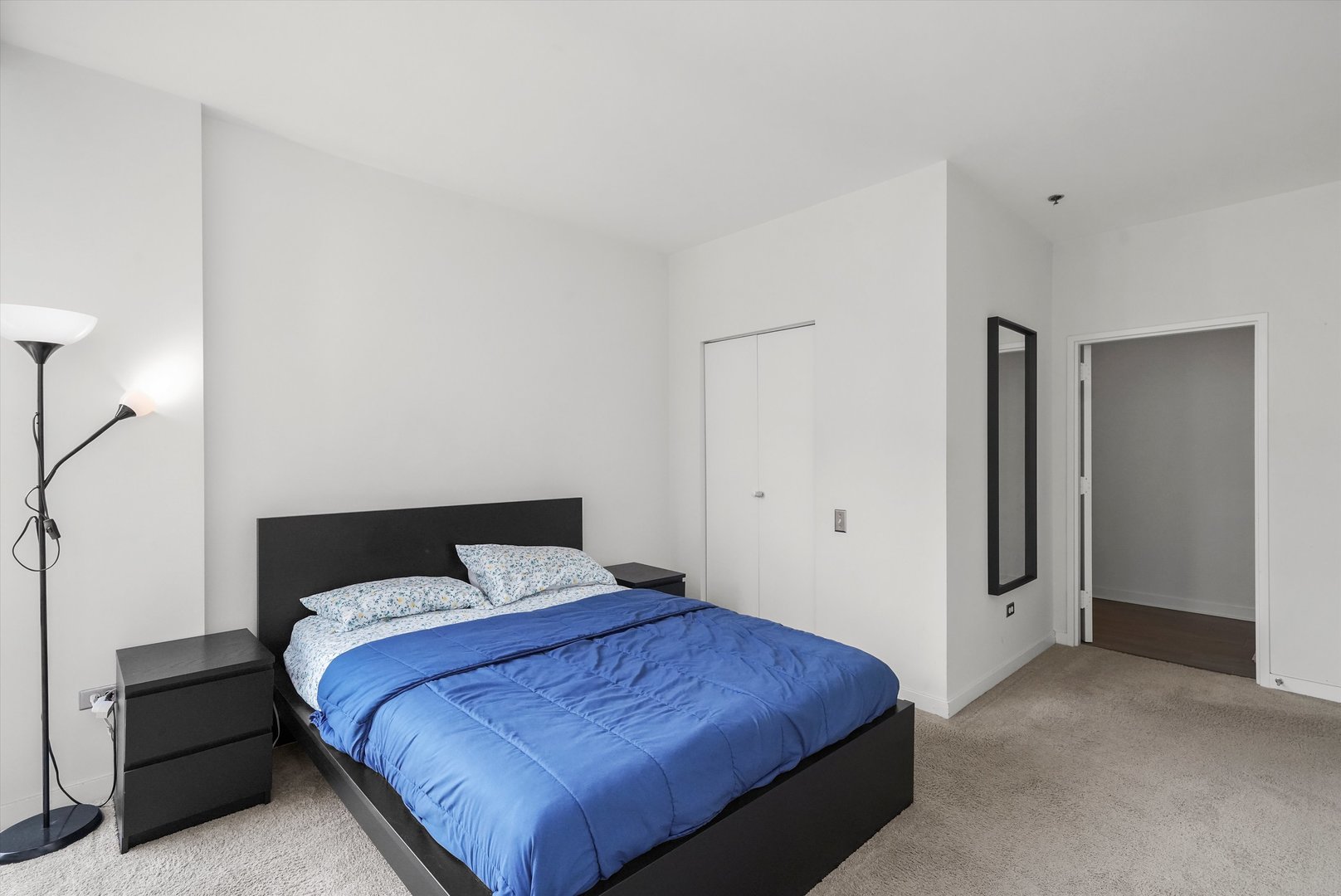 653 N Kingsbury Street Unit: 1207
