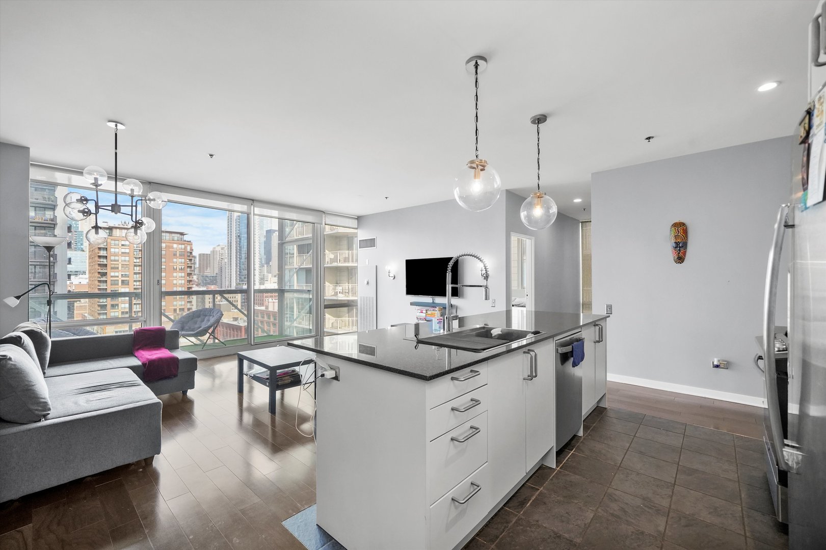 653 N Kingsbury Street Unit: 1207