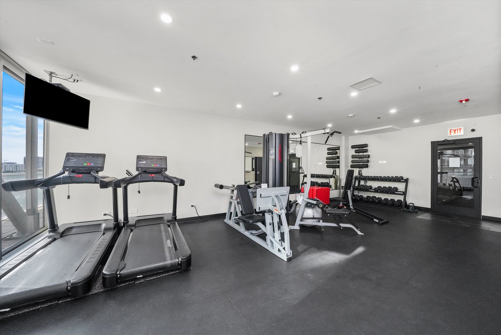 653 N Kingsbury Street Unit: 1207
