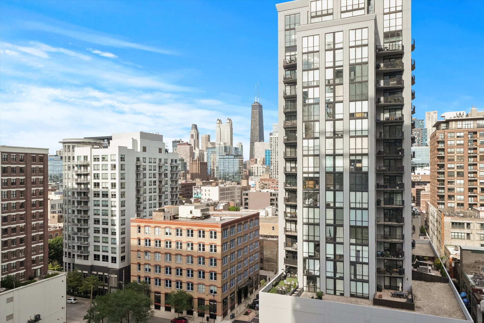 653 N Kingsbury Street Unit: 1207