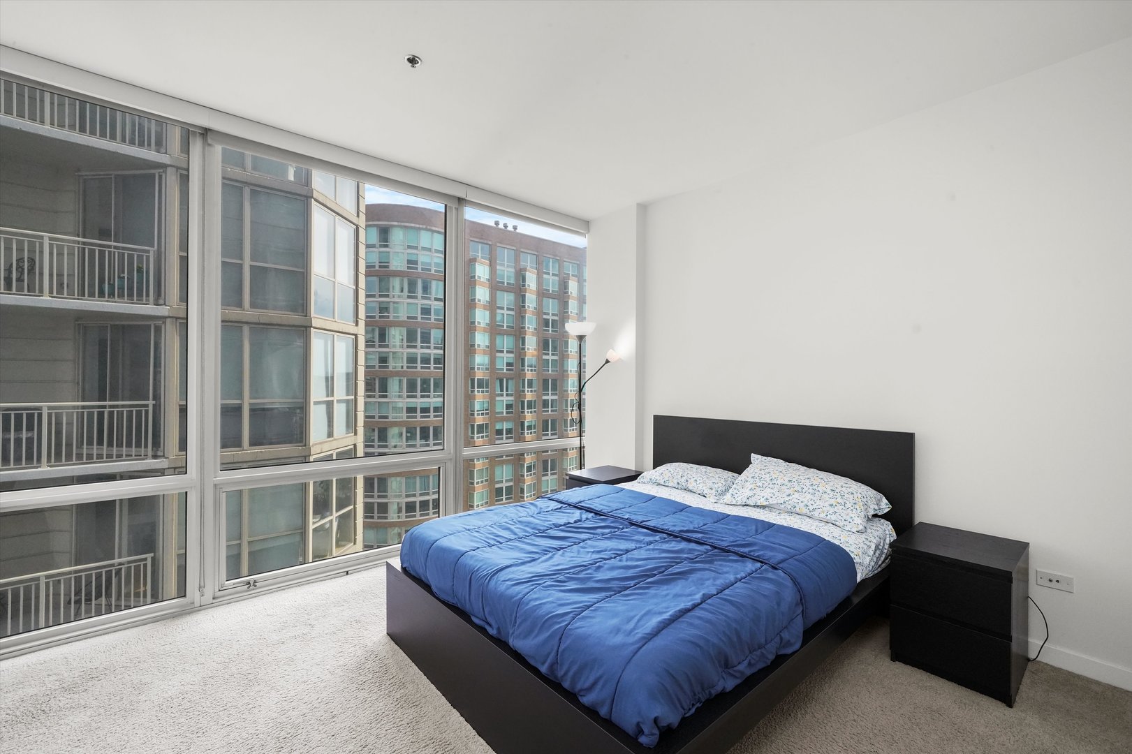 653 N Kingsbury Street Unit: 1207