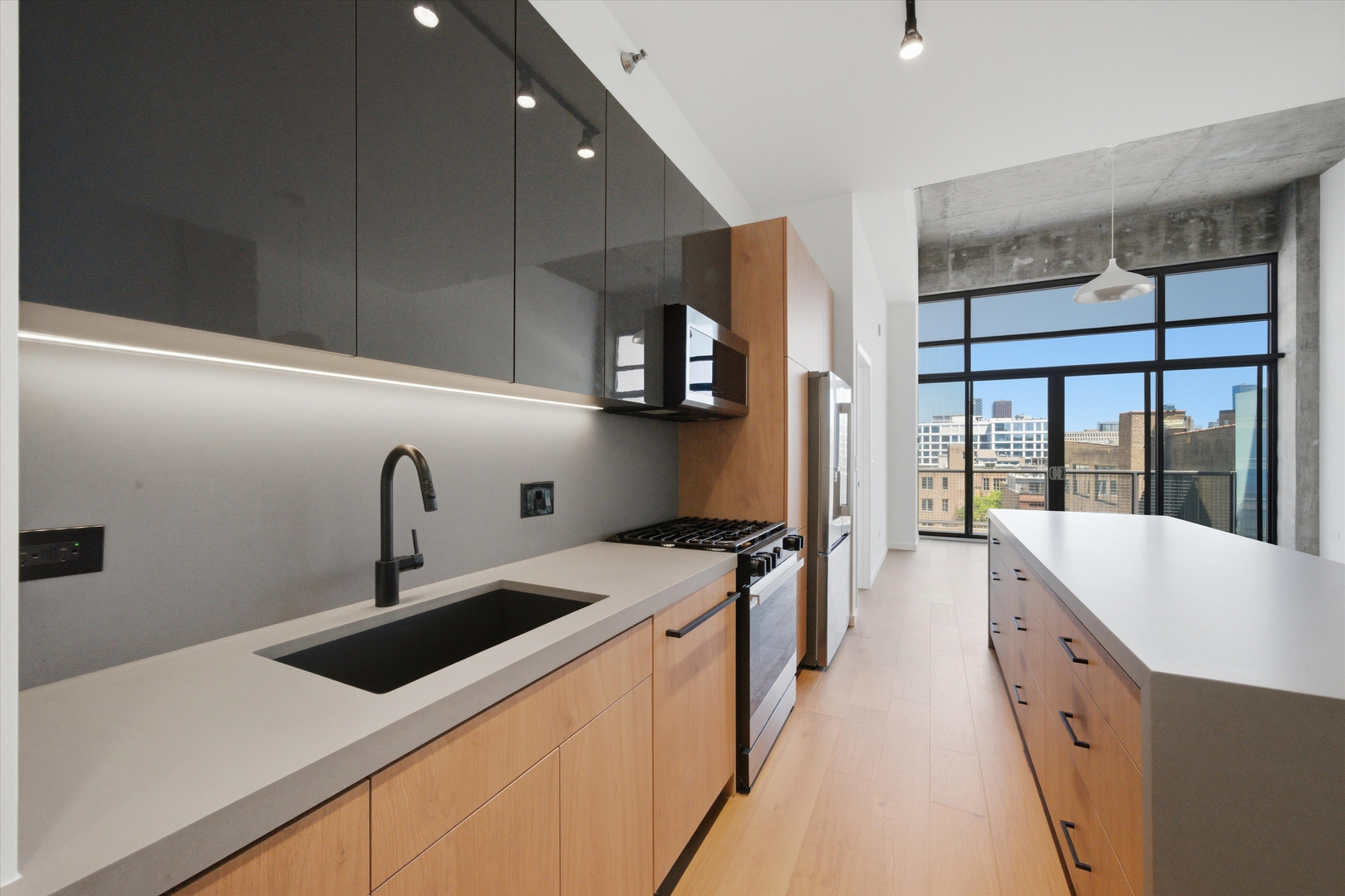 321 S Sangamon Street Unit: 908