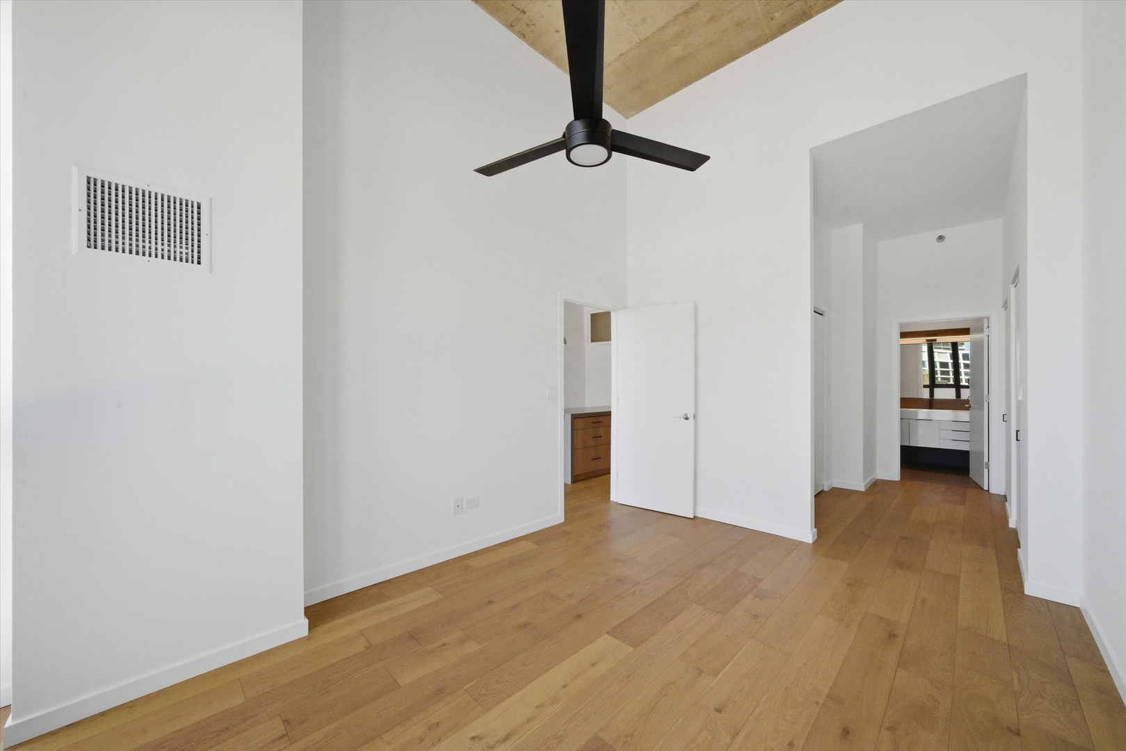 321 S Sangamon Street Unit: 908