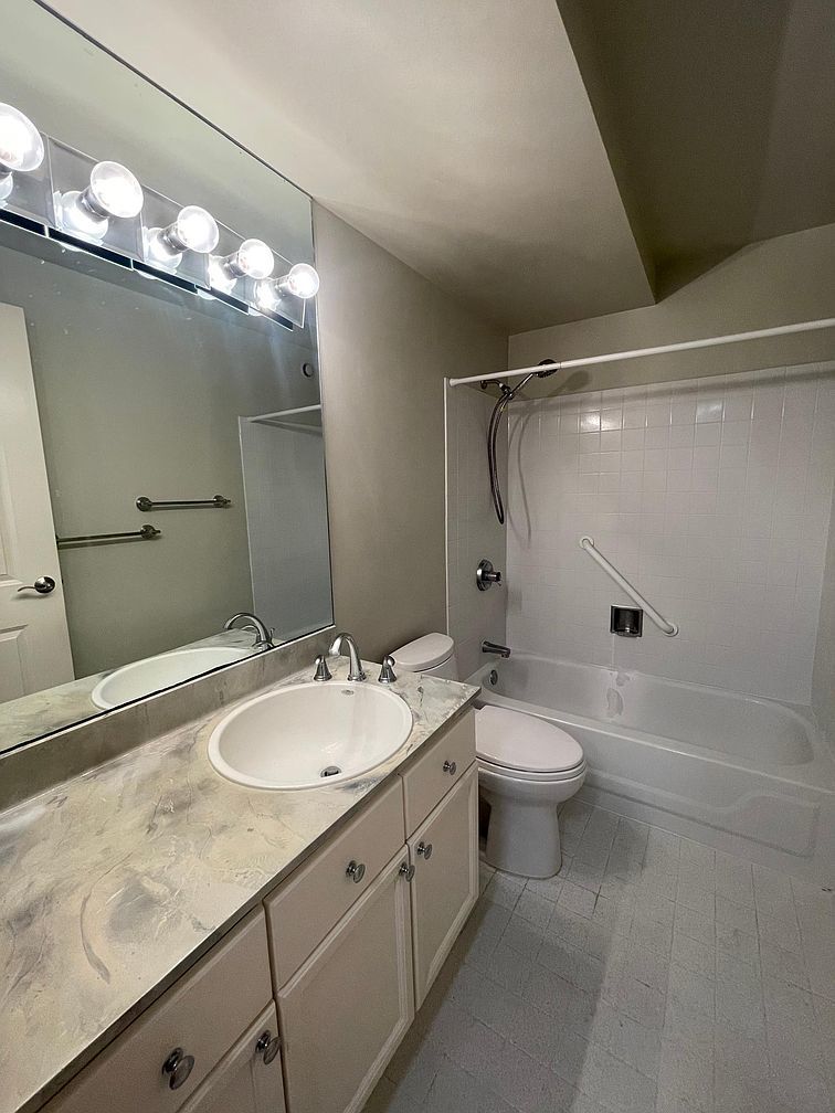 195 N Harbor Drive Unit: 5105