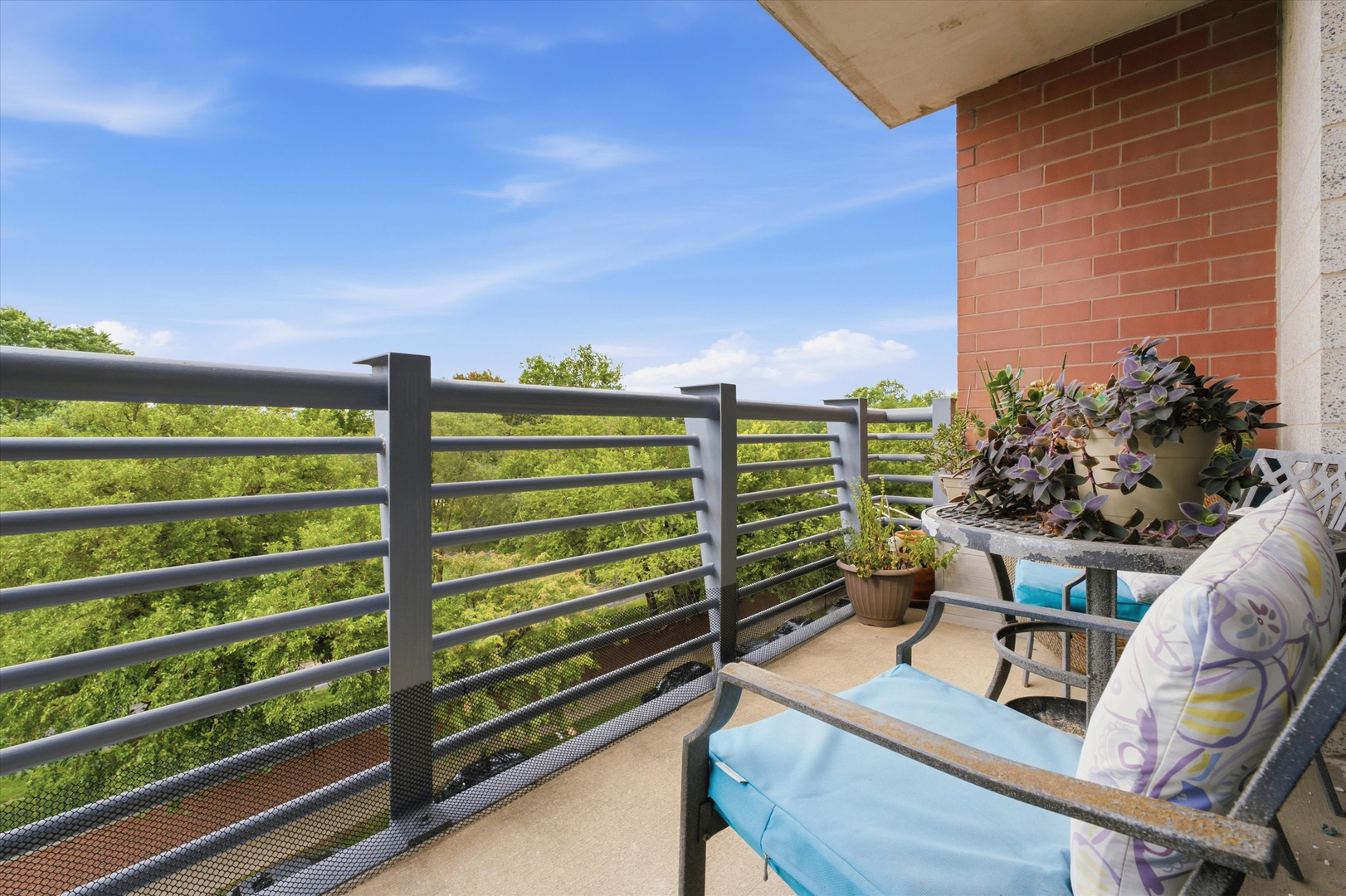 1100 W Montrose Avenue Unit: 502