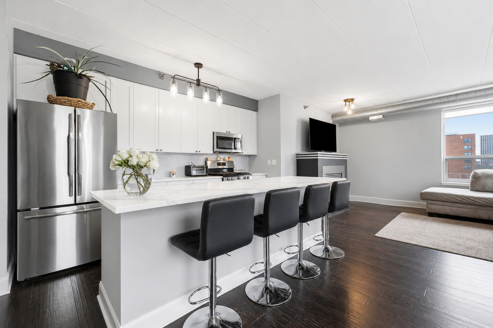 1100 W Montrose Avenue Unit: 502
