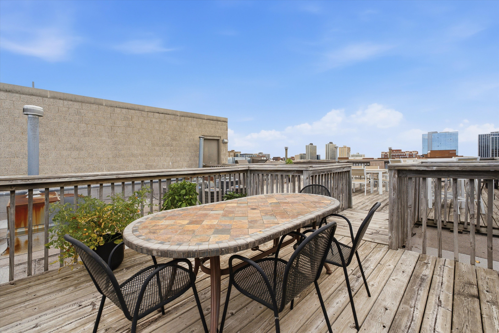 1100 W Montrose Avenue Unit: 502