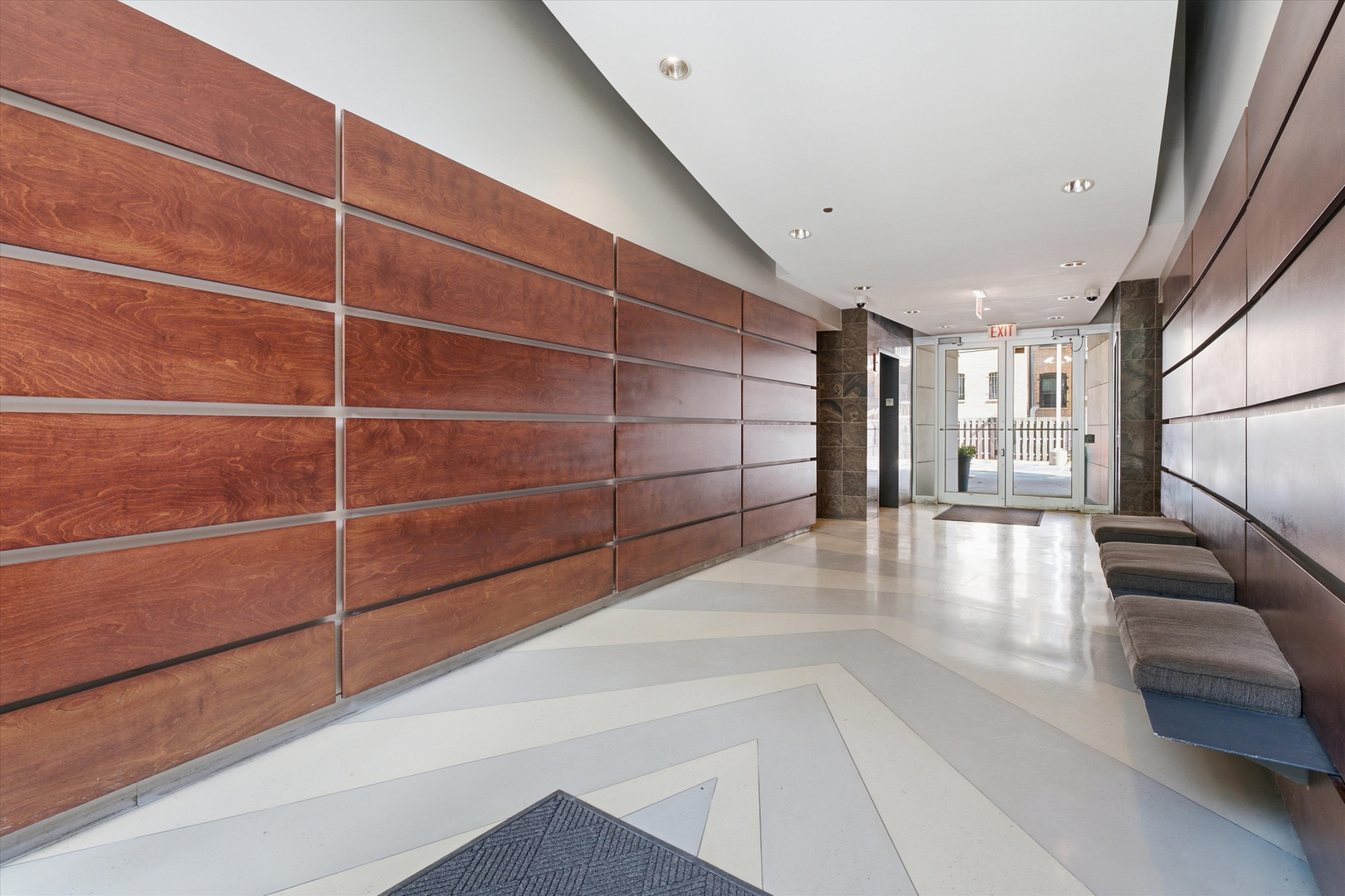 1100 W Montrose Avenue Unit: 502
