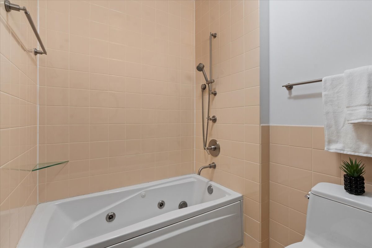 400 E Ohio Street Unit: 2003