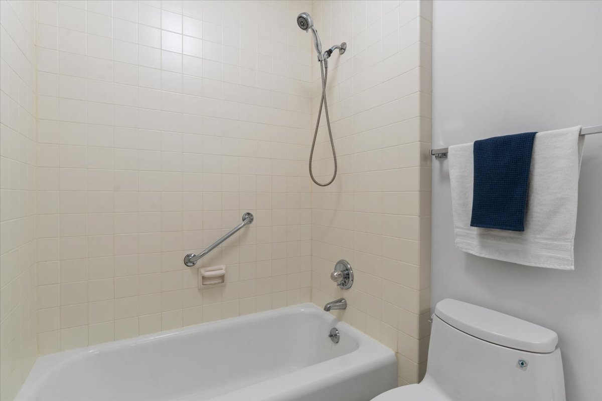 400 E Ohio Street Unit: 2003