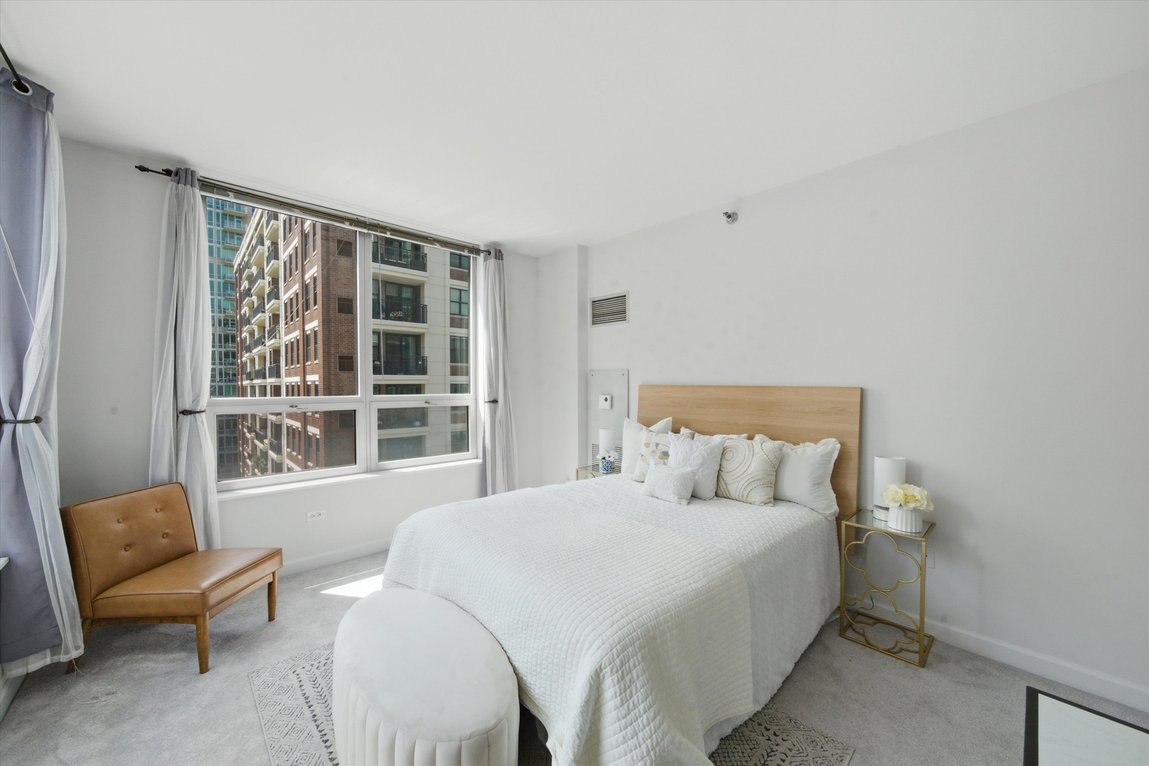 421 W Huron Street Unit: 1009