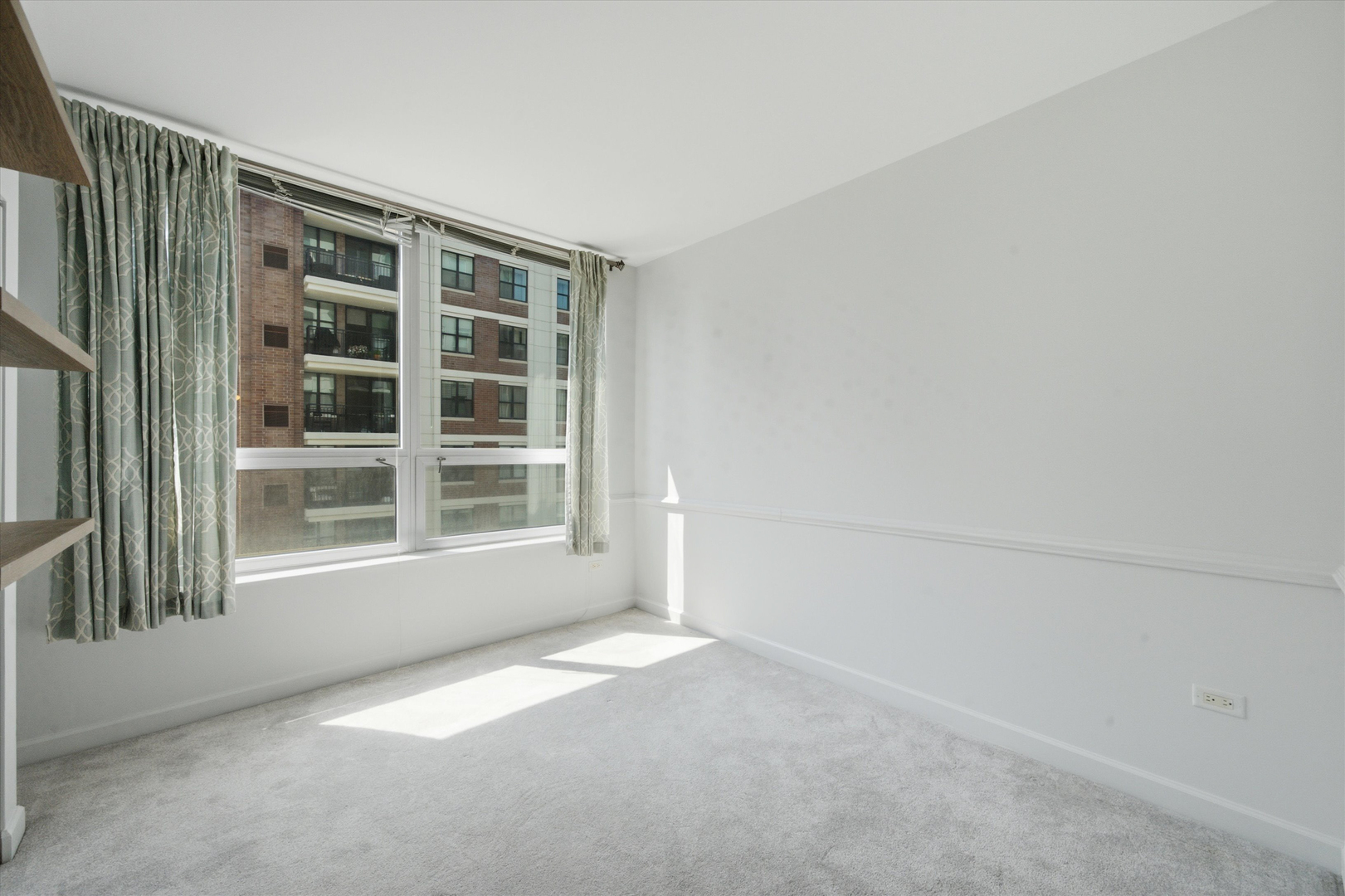 421 W Huron Street Unit: 1009