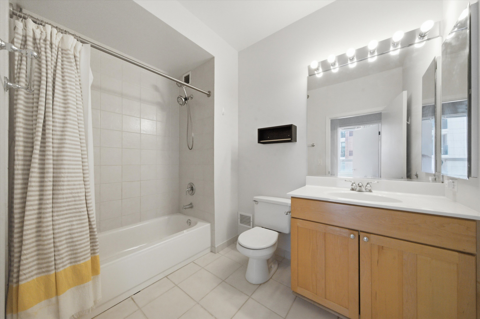 421 W Huron Street Unit: 1009