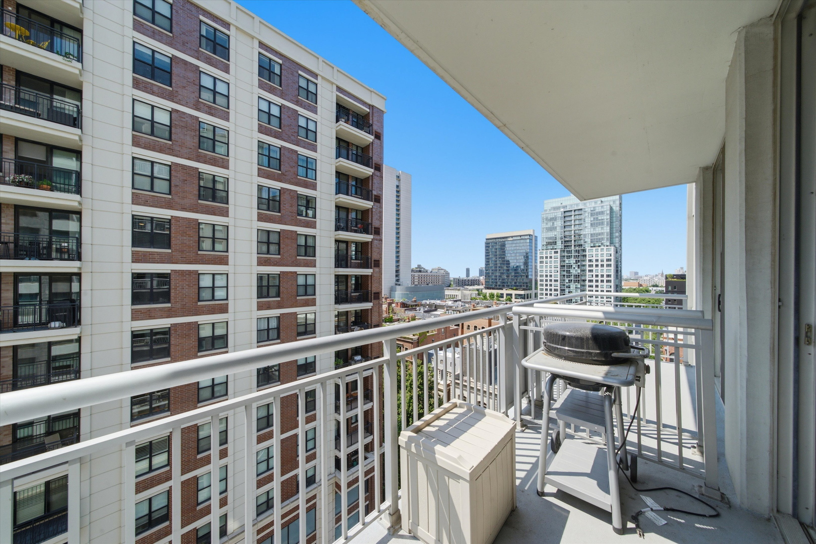 421 W Huron Street Unit: 1009