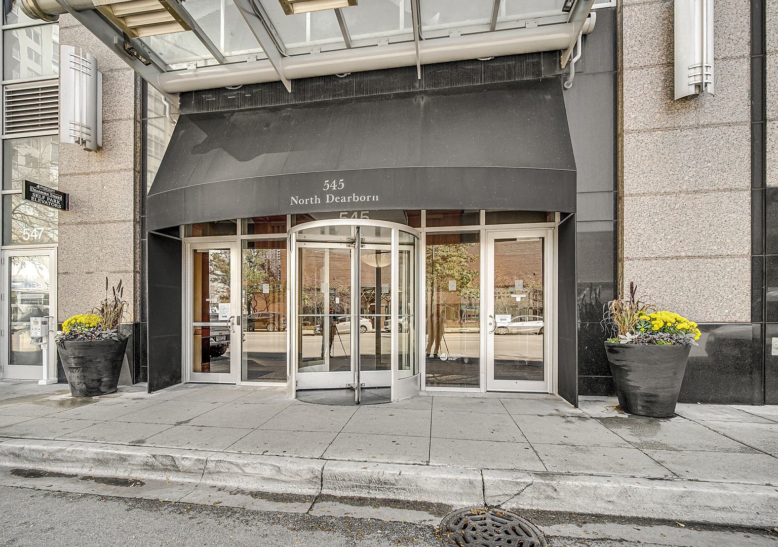 545 N Dearborn Street Unit: 3006