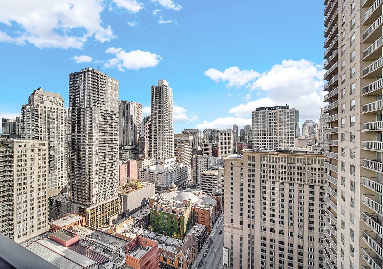 545 N Dearborn Street Unit: 3006