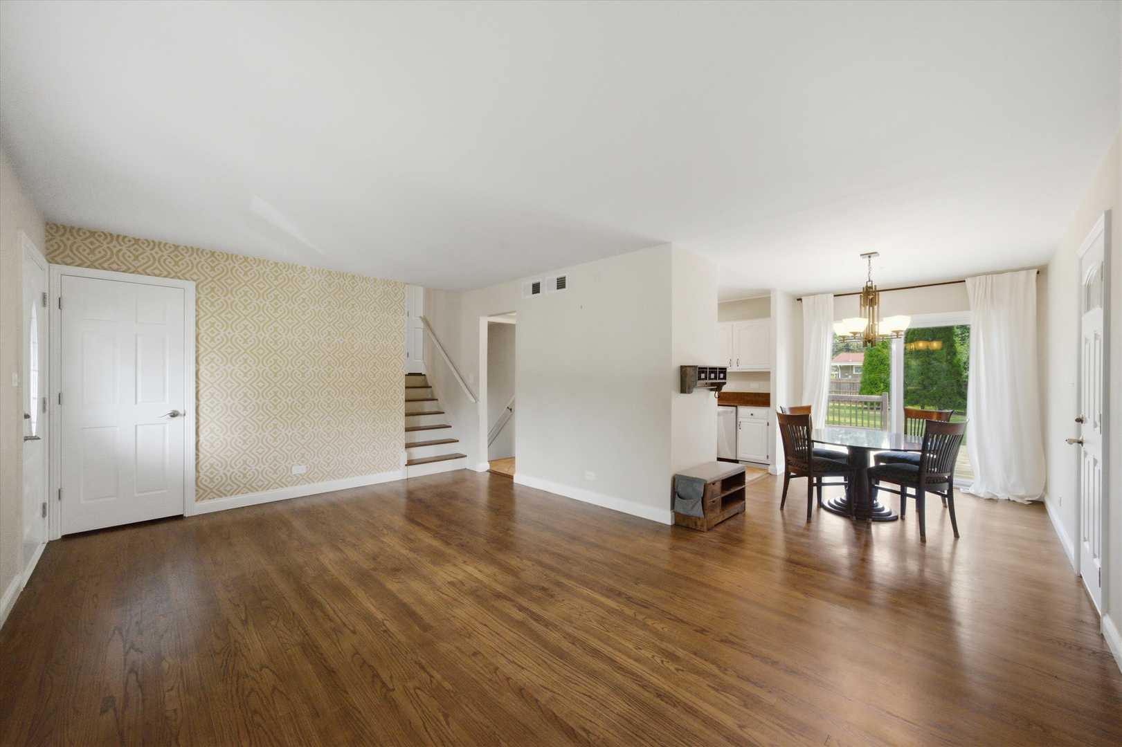 22W452 Sycamore Drive