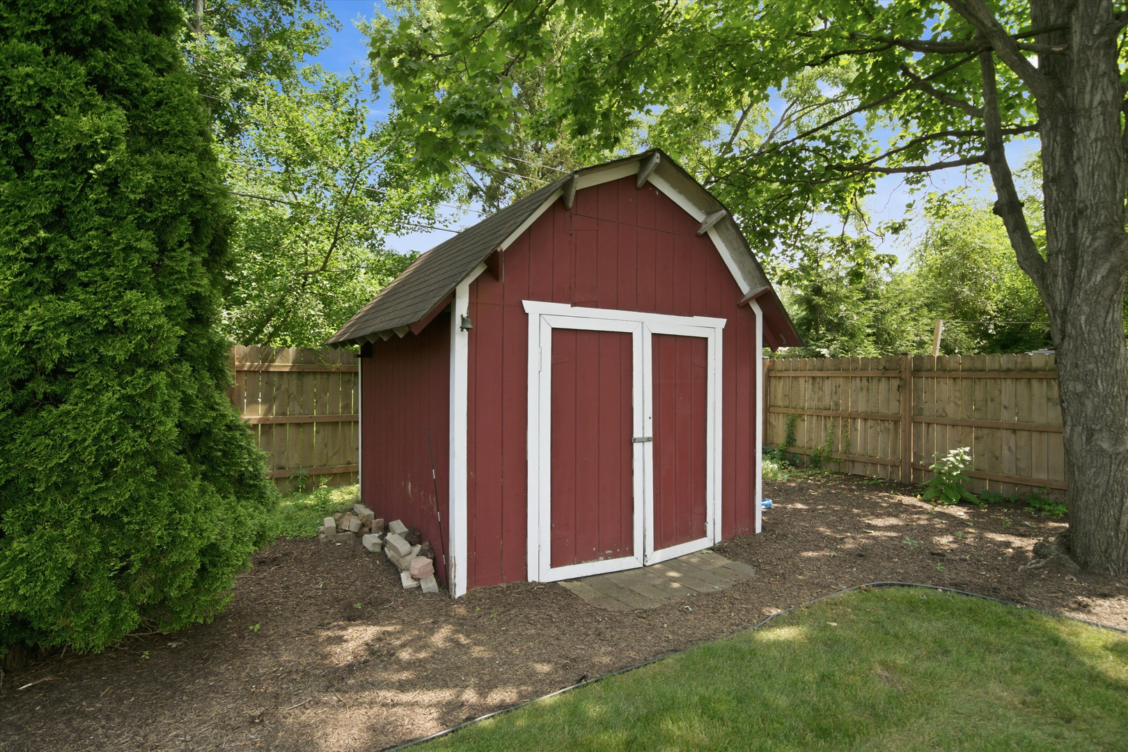 22W452 Sycamore Drive