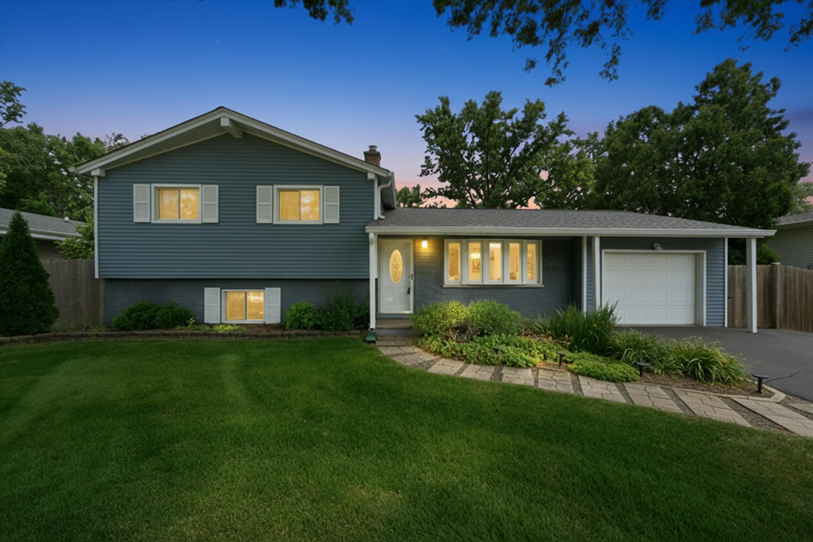 22W452 Sycamore Drive